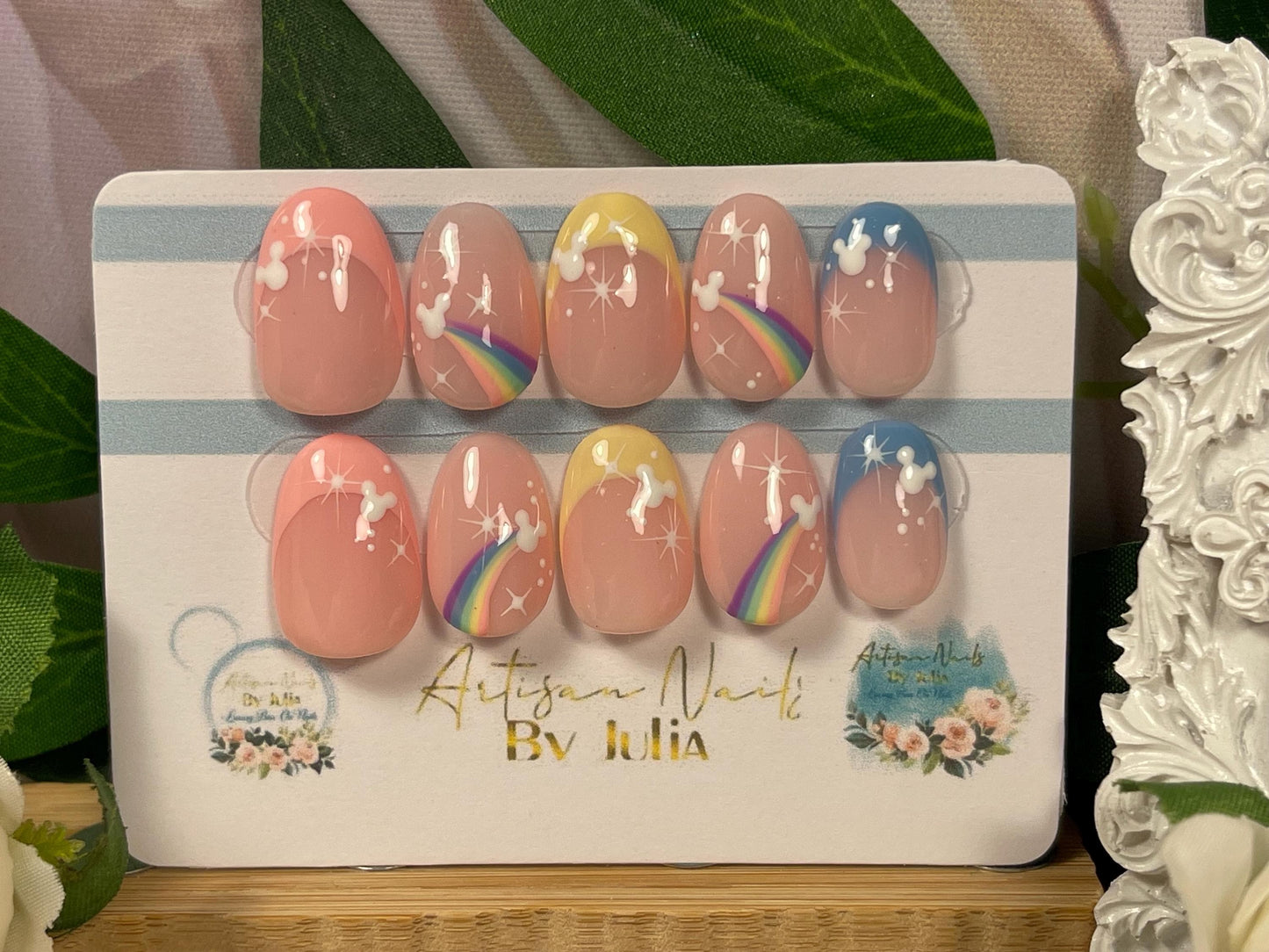 UN DÍA MÁGICO - Set de 10 uñas francesas en gel pastel y arcoíris