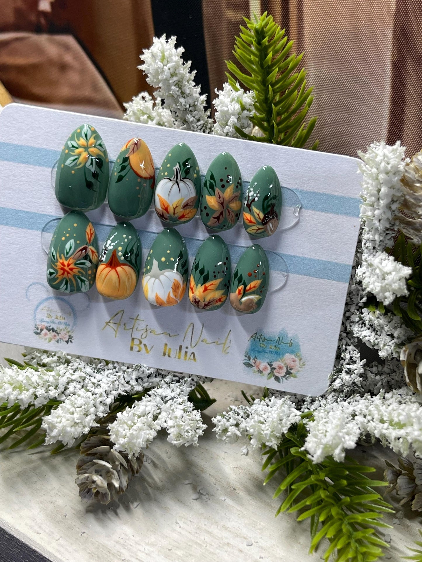 THANKFUL - Set of 10 Thanksgiving Pumpkin Nails in Fall colours