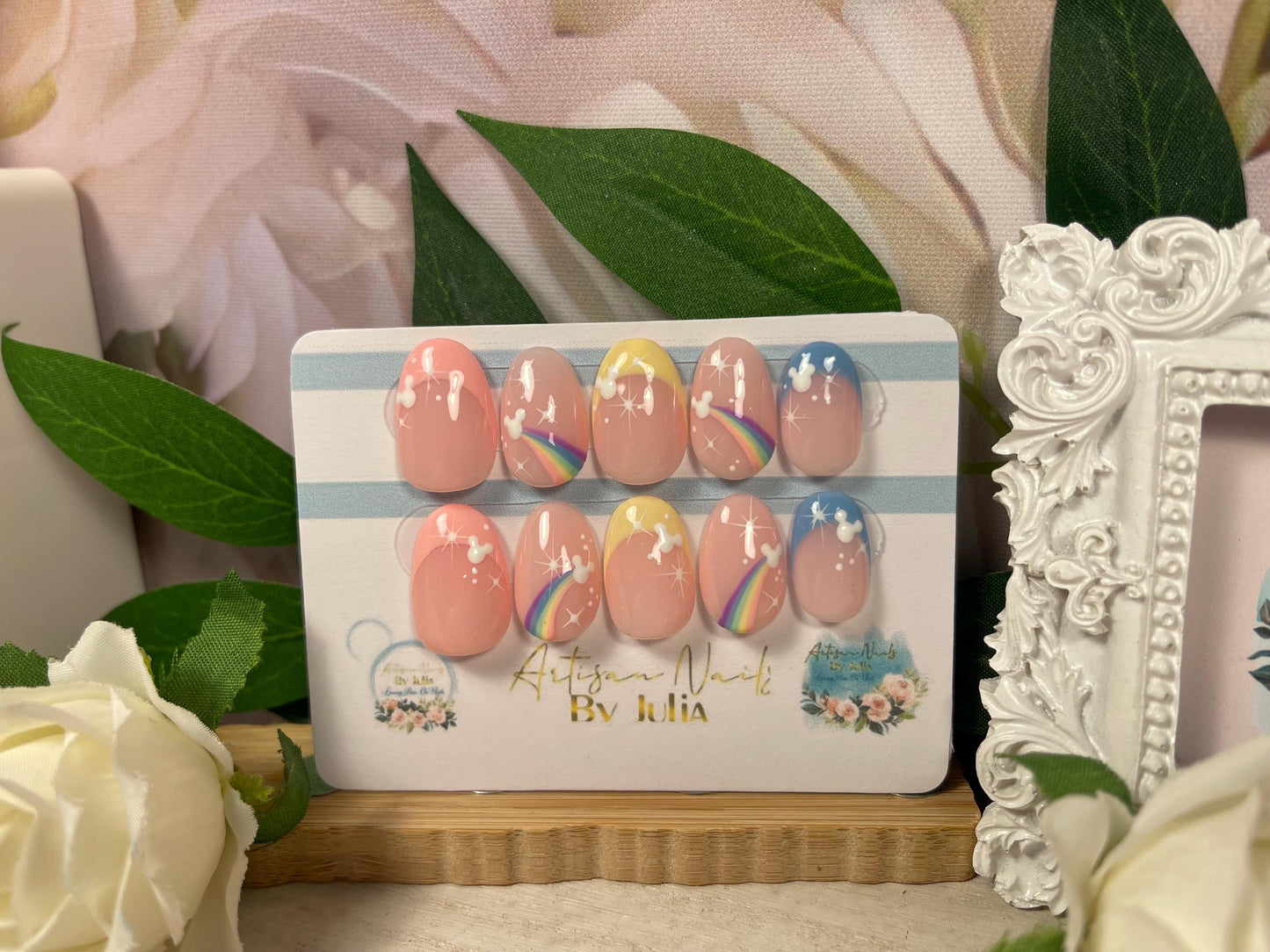 UN DÍA MÁGICO - Set de 10 uñas francesas en gel pastel y arcoíris
