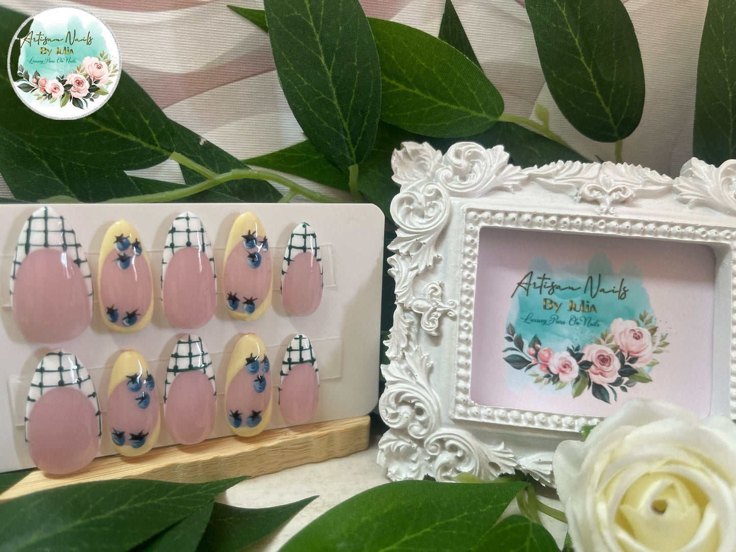 COTTAGE VIBES - Set of 10 gingham blueberry Nails