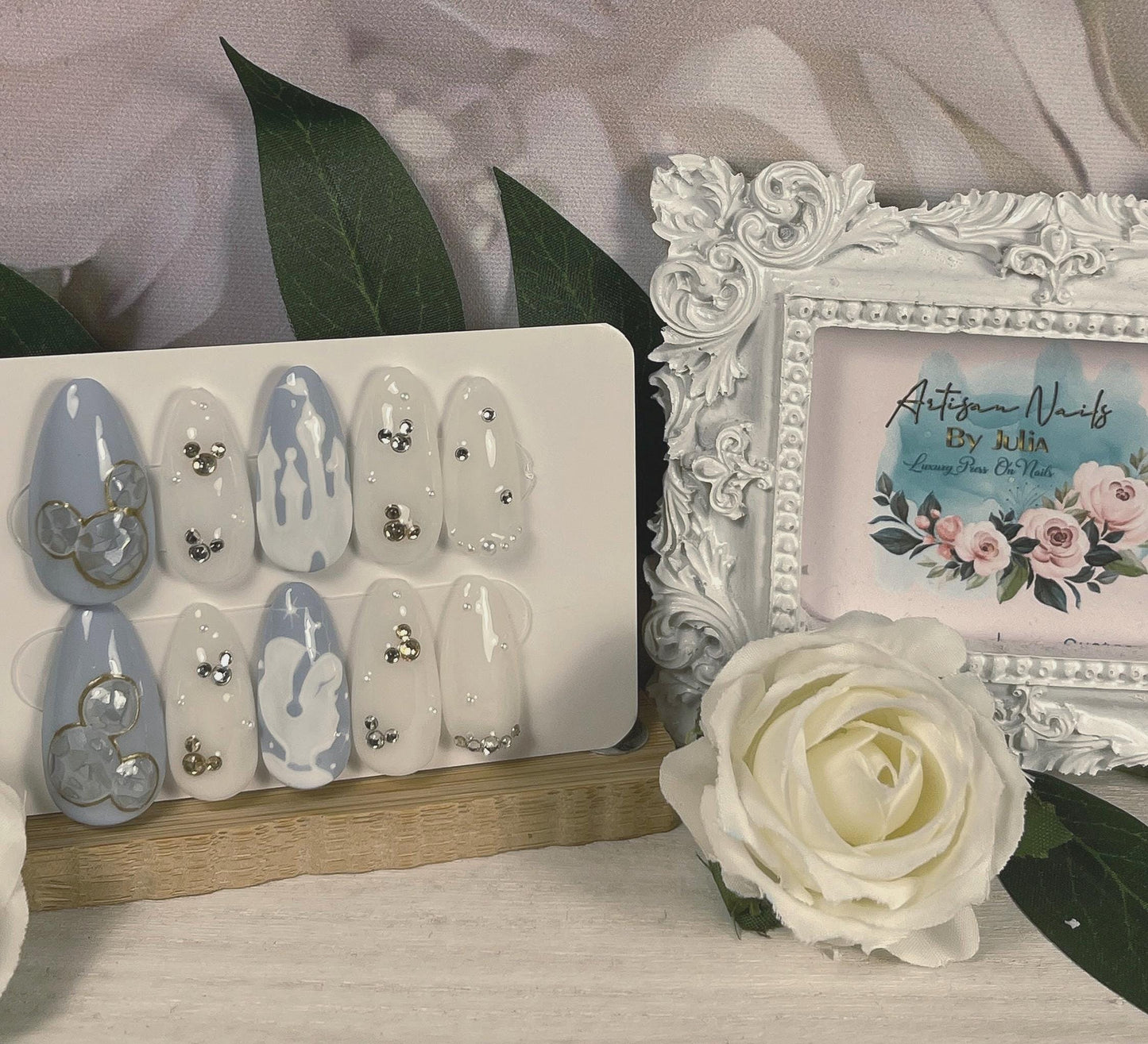 DIAMANTES Y PERLAS - Juego de 10 uñas con temática de Cenicienta