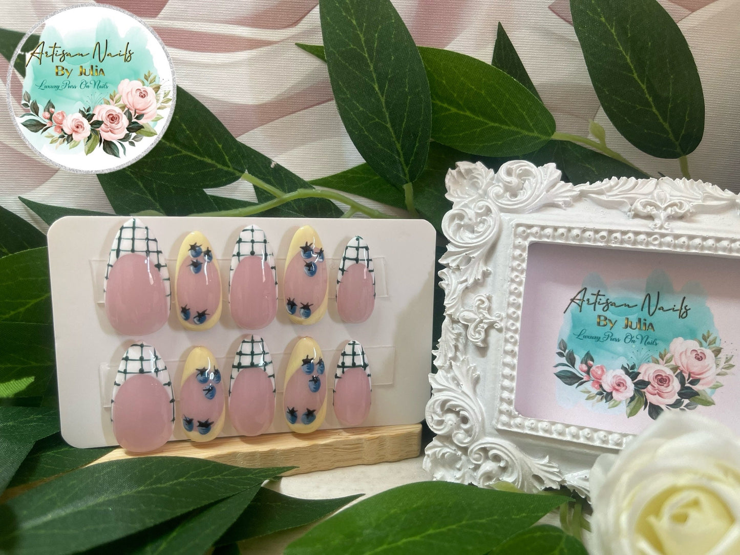 COTTAGE VIBES - Set of 10 gingham blueberry Nails