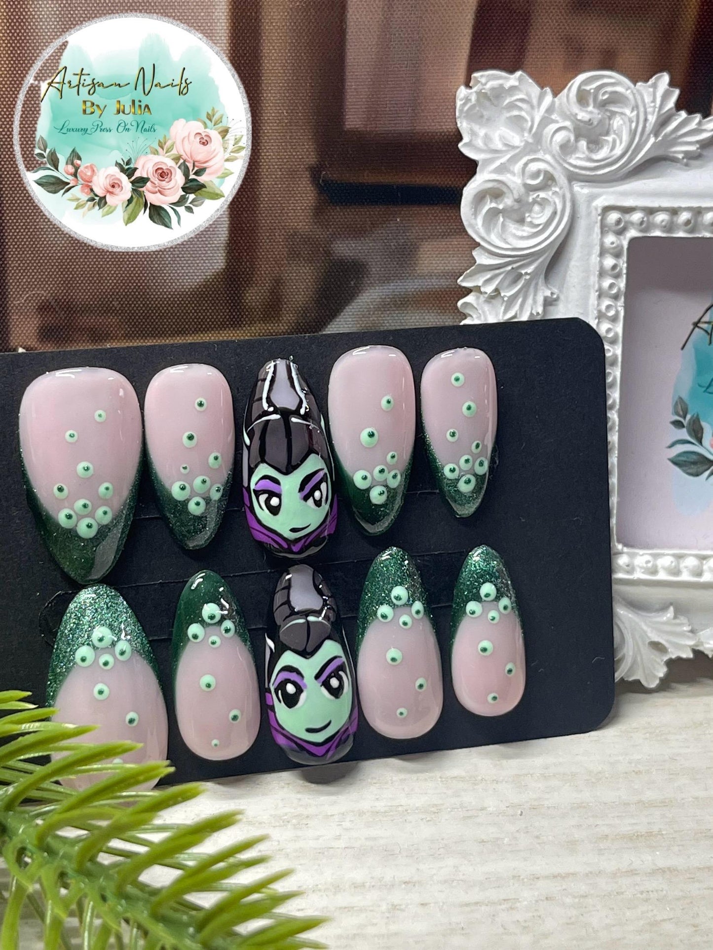 MALEFICENT - Set of 10 Maleficent inspired Nails