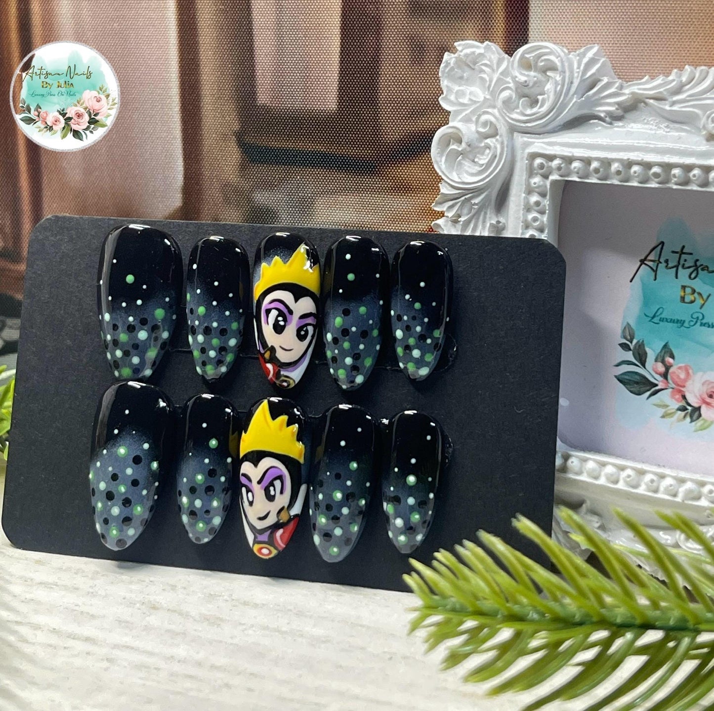 REINA MALVADA - Set de 10 uñas inspiradas en la Reina Malvada