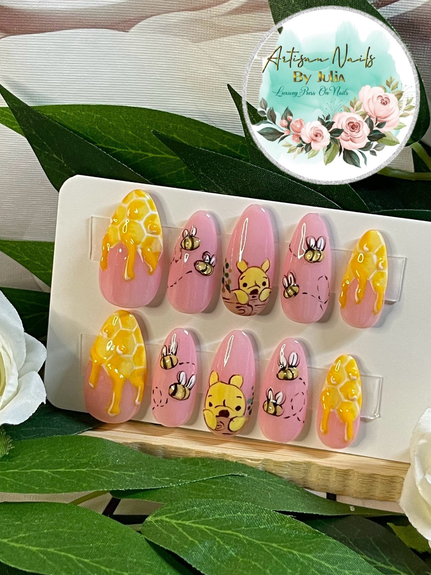 EL FAVORITO DE POOH - Set de 10 uñas 3D de Winnie The Pooh y Honeycomb
