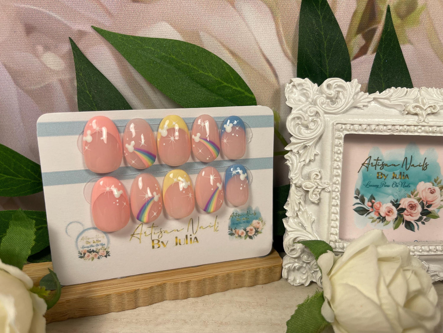 UN DÍA MÁGICO - Set de 10 uñas francesas en gel pastel y arcoíris