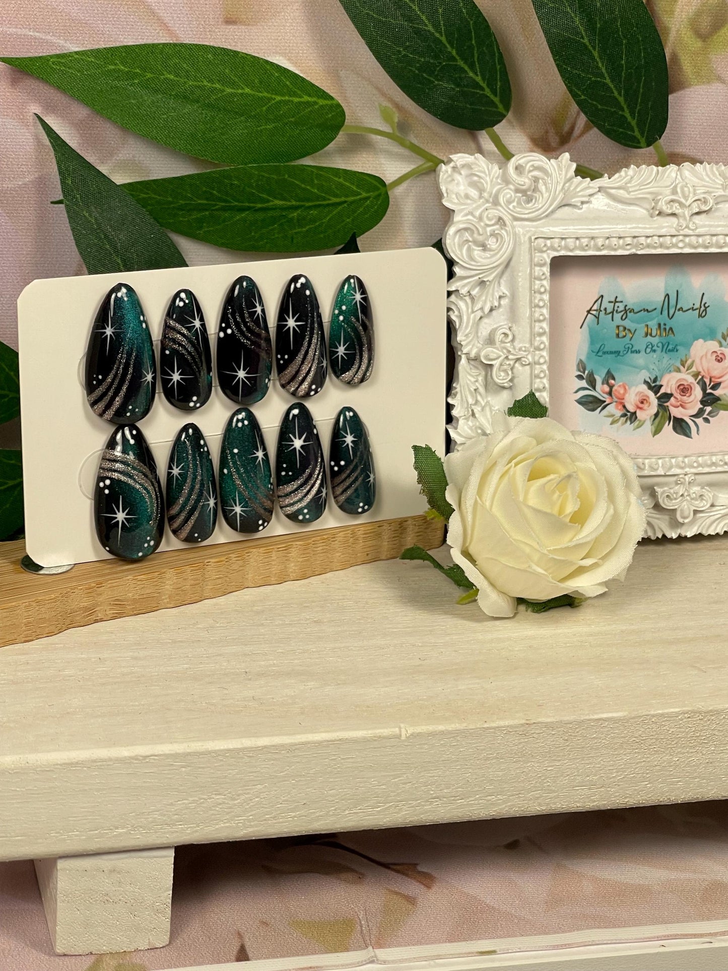 WICKED - Set of 10 Green Cats Eye Abstract Nails