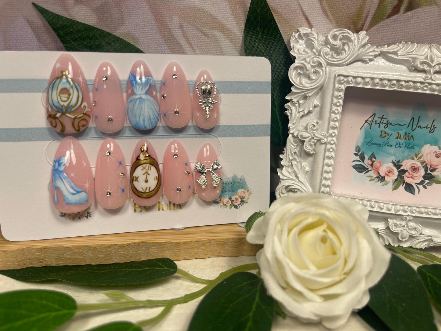 BIBBIDI BOBBIDI BOO - Set of 10 Cinderella inspired Nails