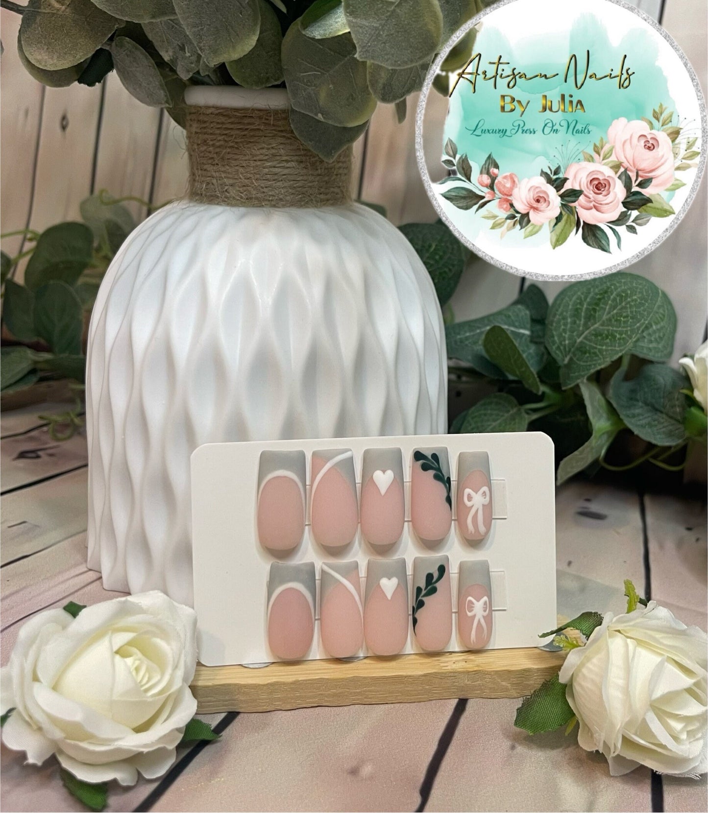 BOWS & BLOOMS - Set of 10 Grey French Tip Nails with Bloom & Bow Design