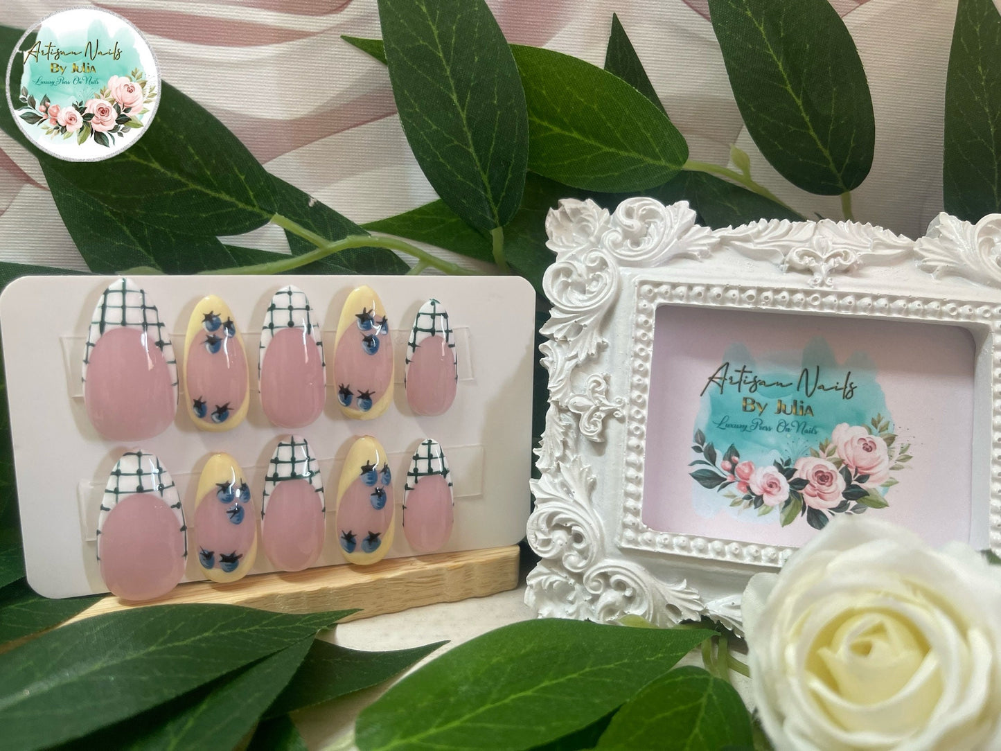 COTTAGE VIBES - Set of 10 gingham blueberry Nails
