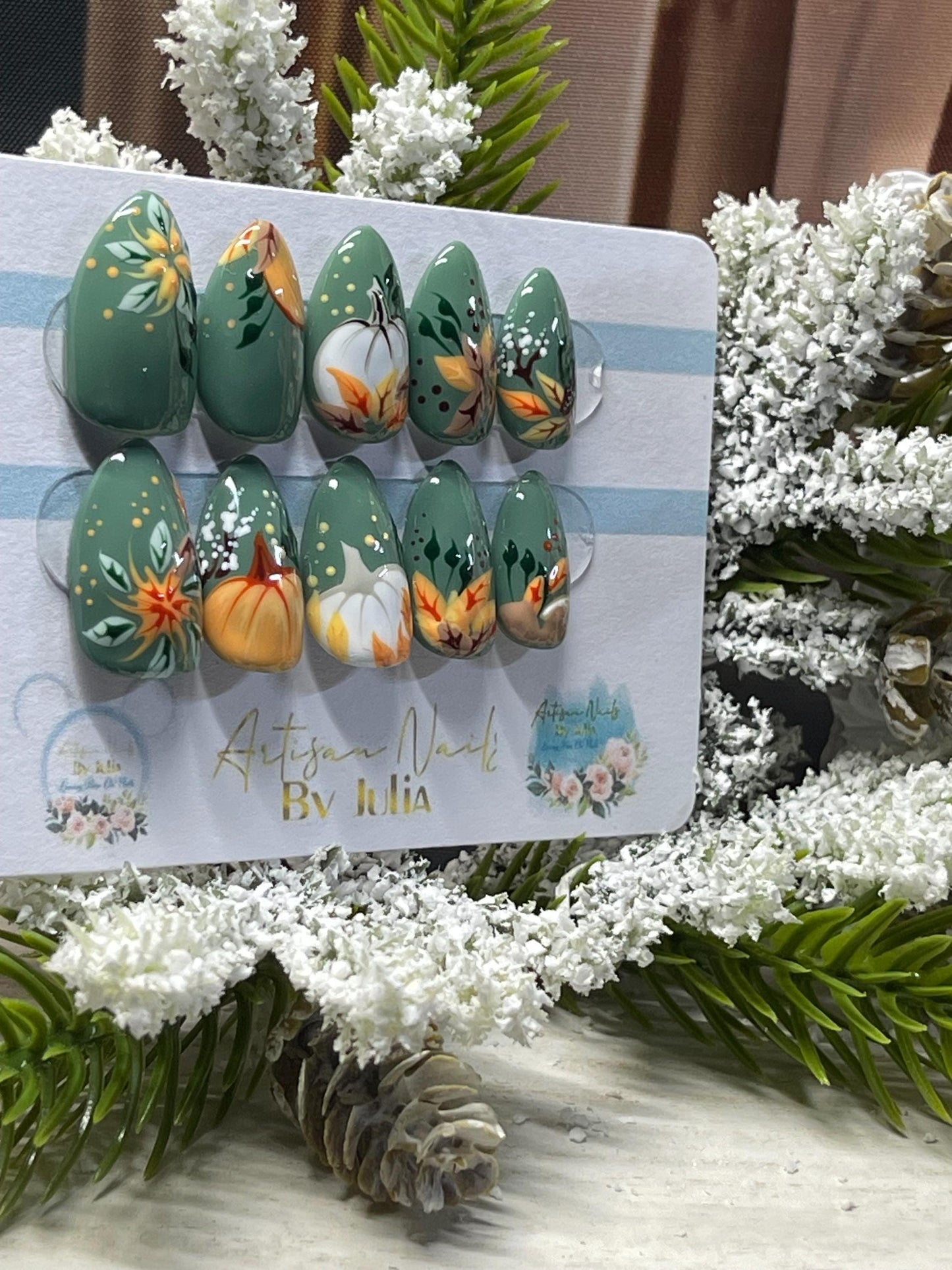 THANKFUL - Set of 10 Thanksgiving Pumpkin Nails in Fall colours