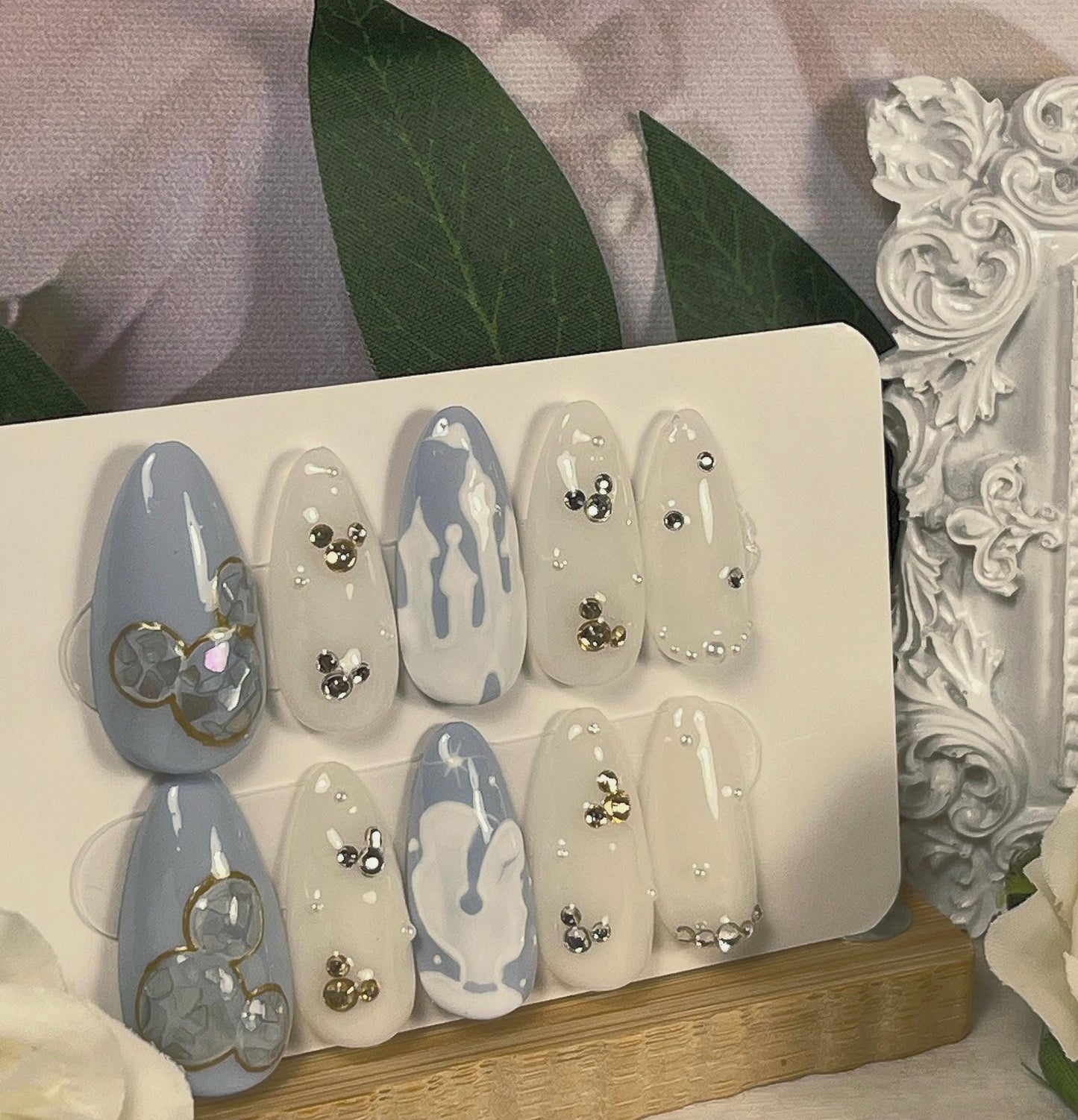 DIAMANTES Y PERLAS - Juego de 10 uñas con temática de Cenicienta