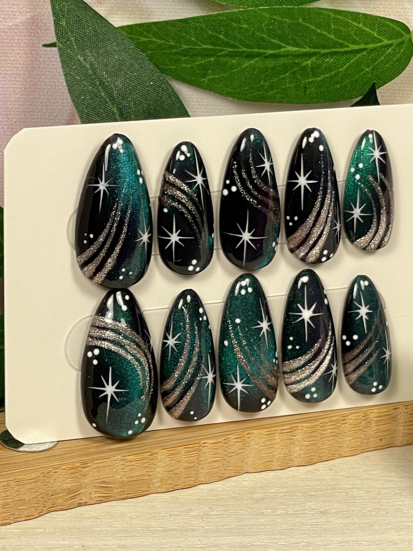 WICKED - Set of 10 Green Cats Eye Abstract Nails