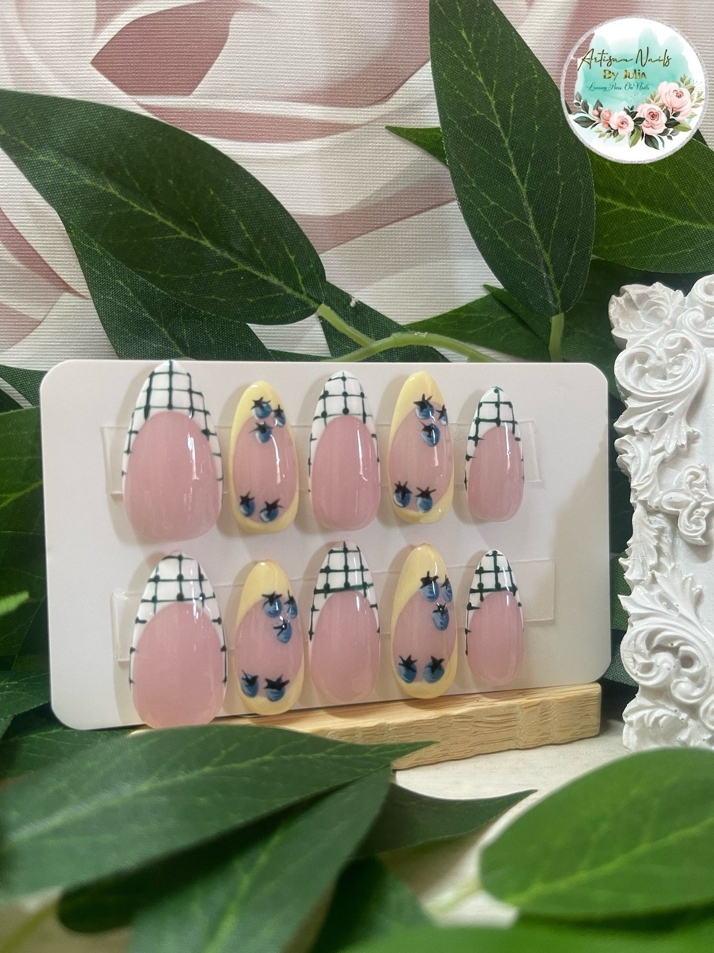COTTAGE VIBES - Set of 10 gingham blueberry Nails