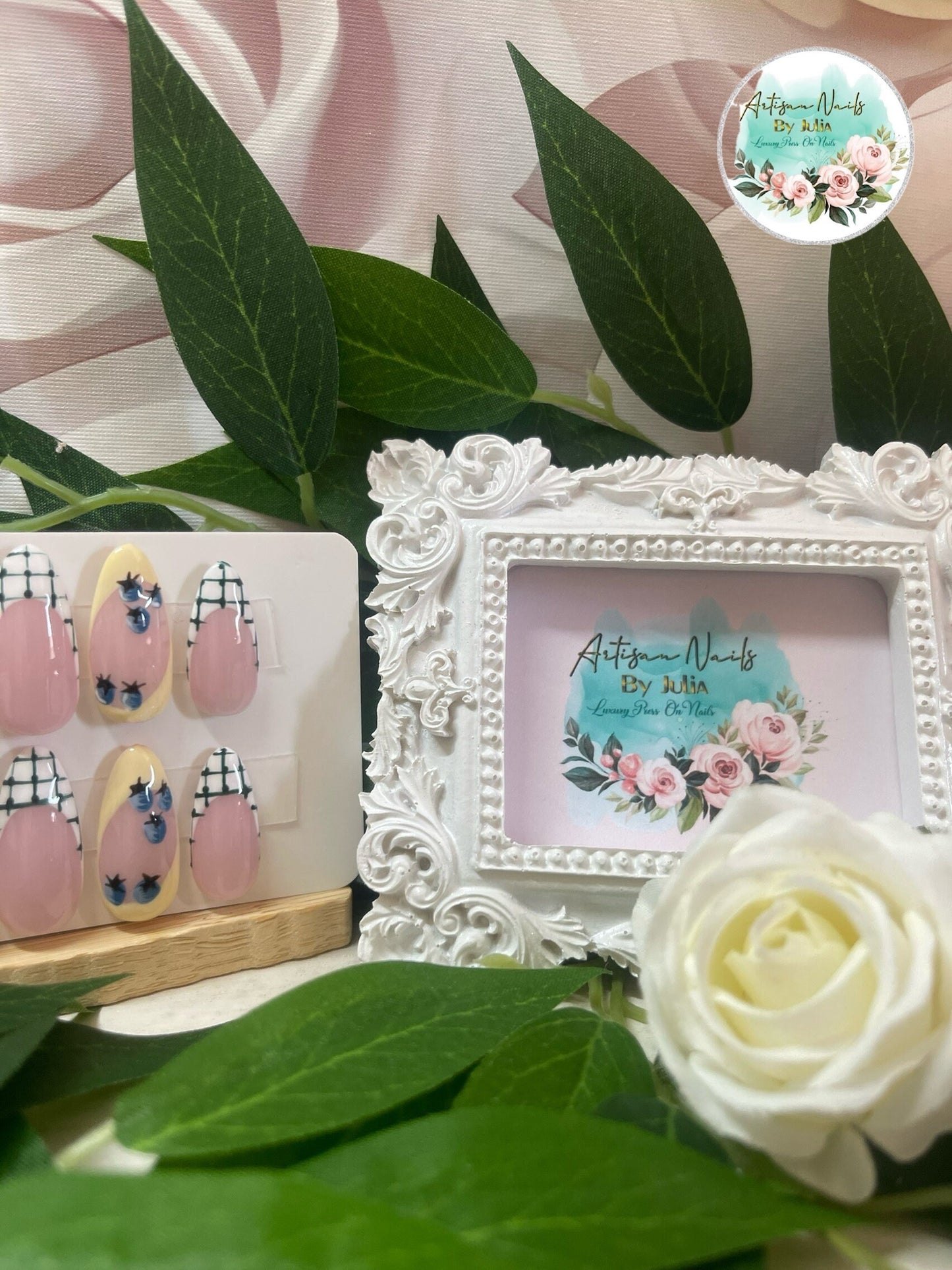 COTTAGE VIBES - Set of 10 gingham blueberry Nails