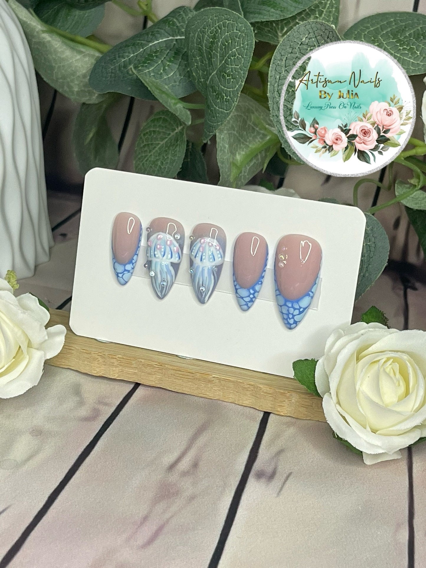 JELLYFISH - Set of 10 ocean French tip with jellyfish Nails