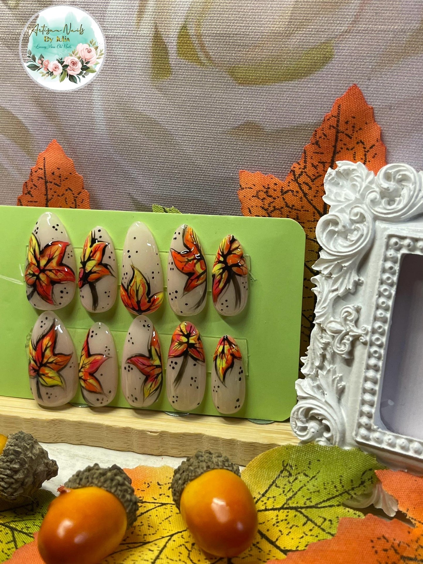 OAK FALL - Set of 10 Rich Neon Autumn Leaf Nails