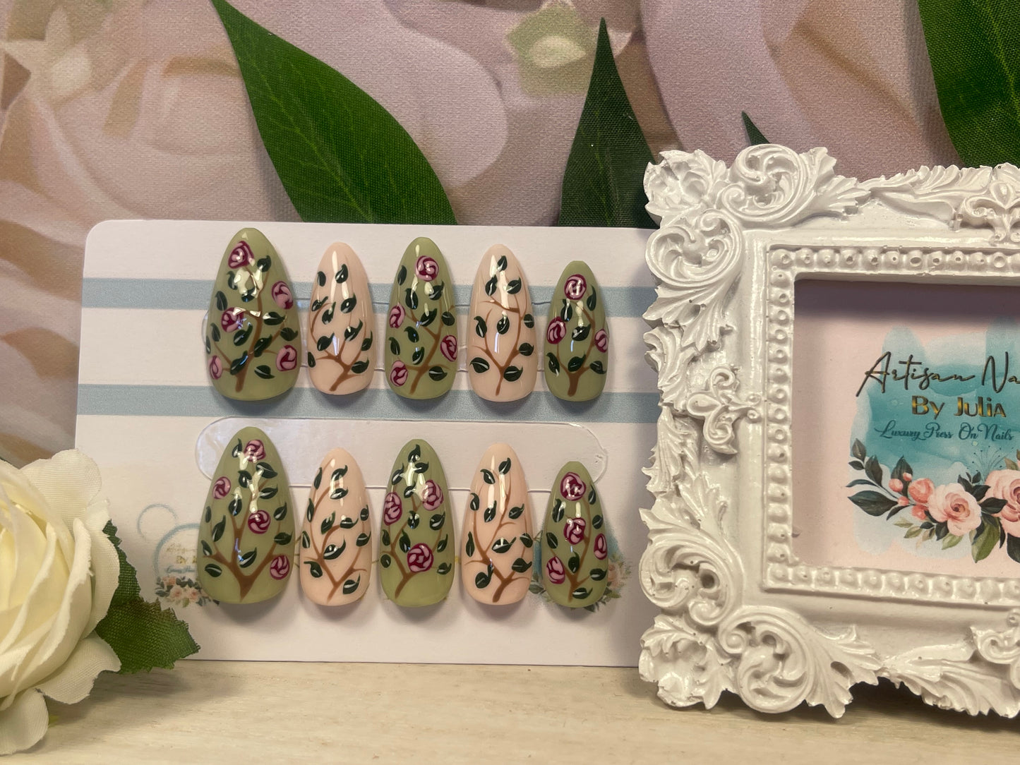 ETHEREAL ROSE - Juego de 10 uñas pintadas con tonos enredadera y rosa