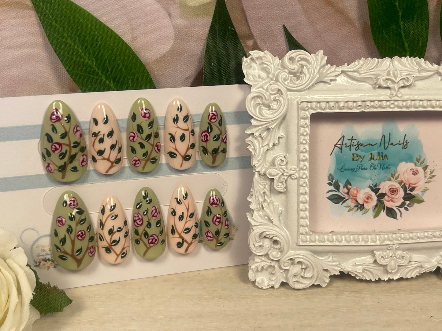 ETHEREAL ROSE - Juego de 10 uñas pintadas con tonos enredadera y rosa