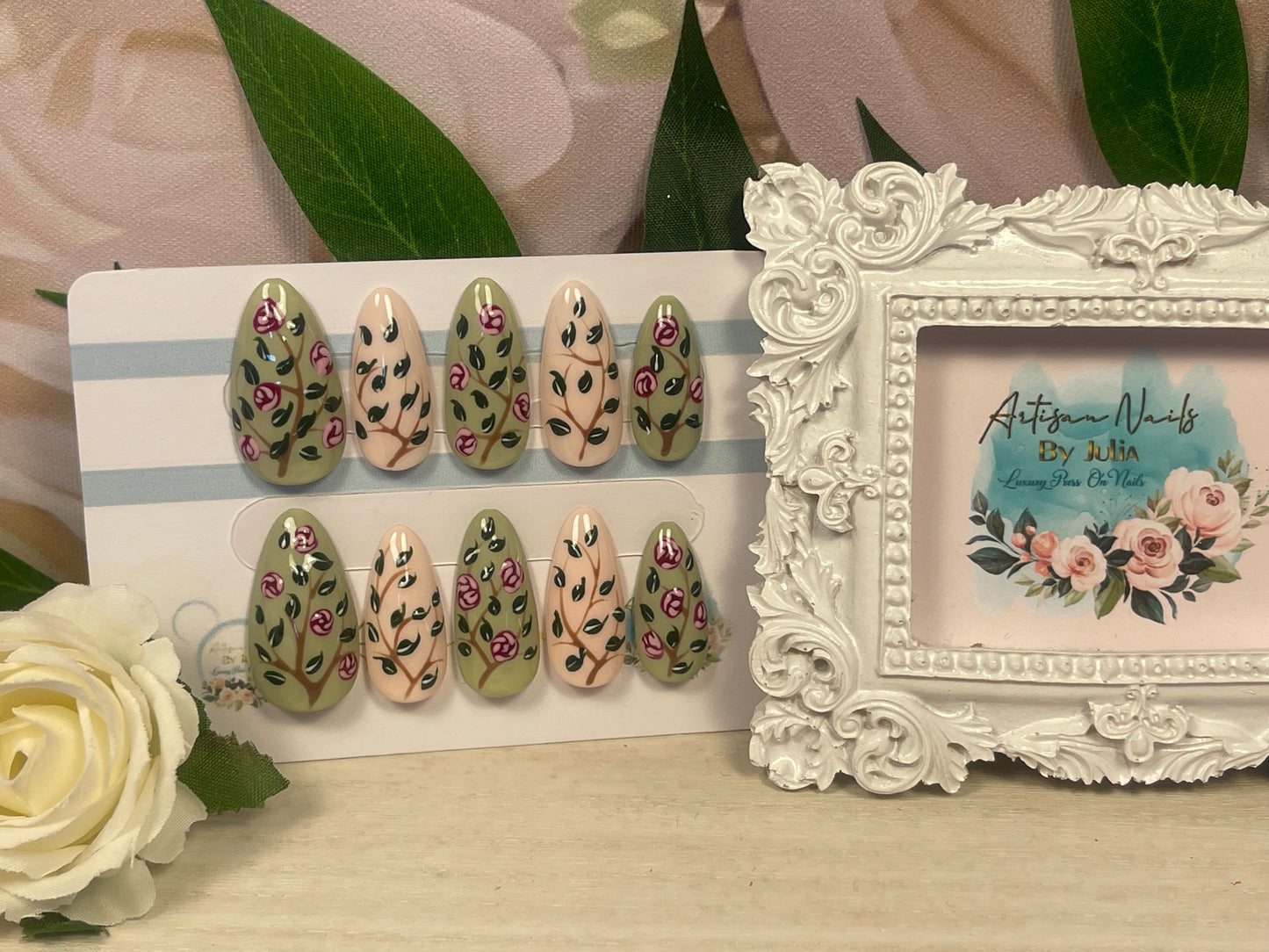 ETHEREAL ROSE - Juego de 10 uñas pintadas con tonos enredadera y rosa