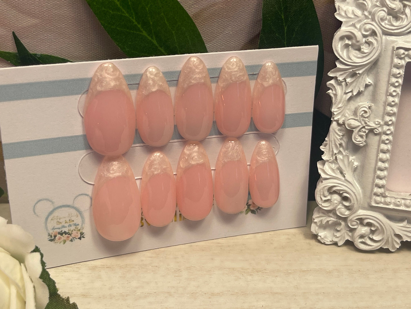 FROSTY IVORY - Set of 10 mother of pearl swirled French tip Nails