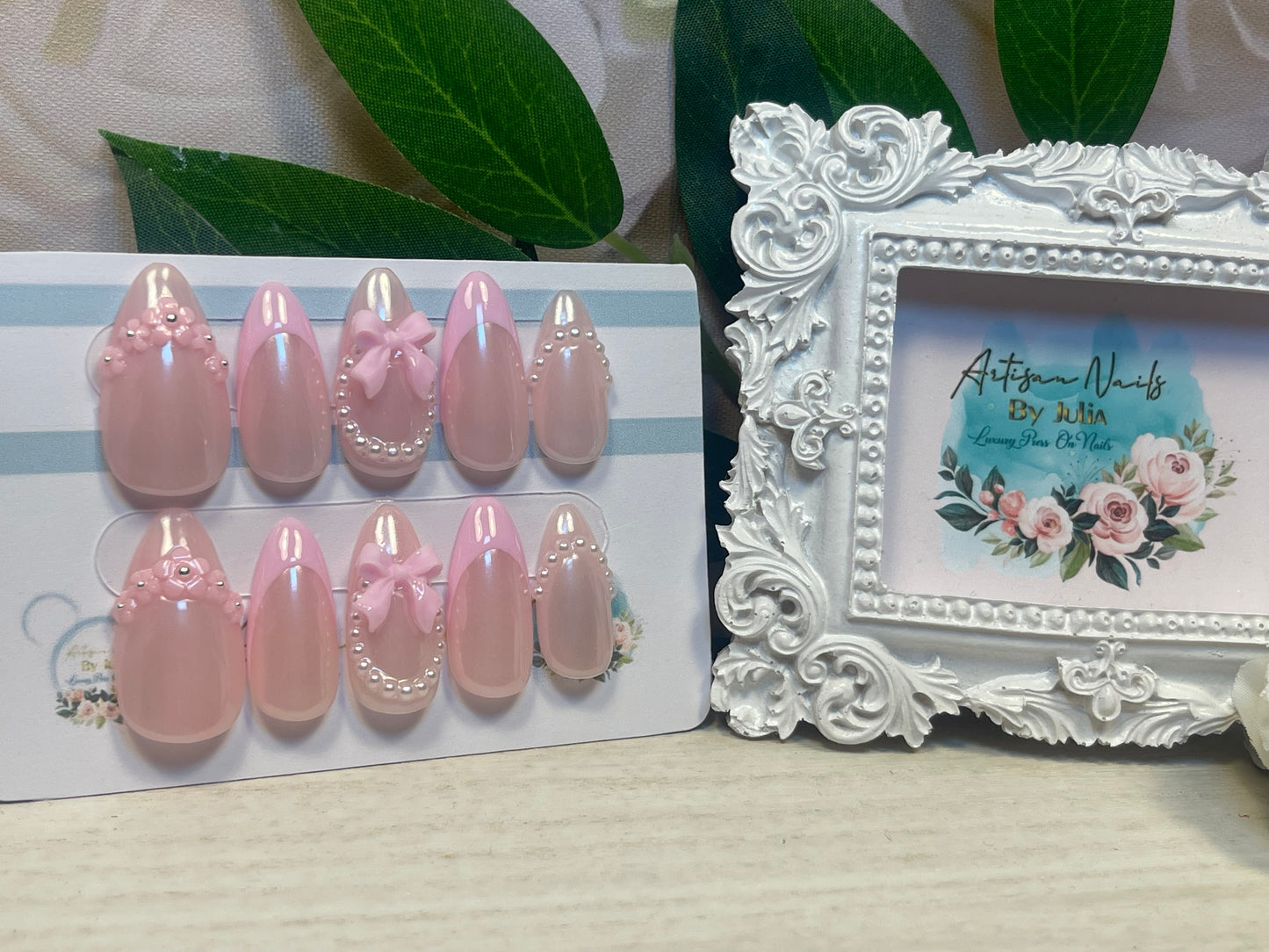 HAZLO ROSA - Juego de 10 uñas esmaltadas con perlas y lazos