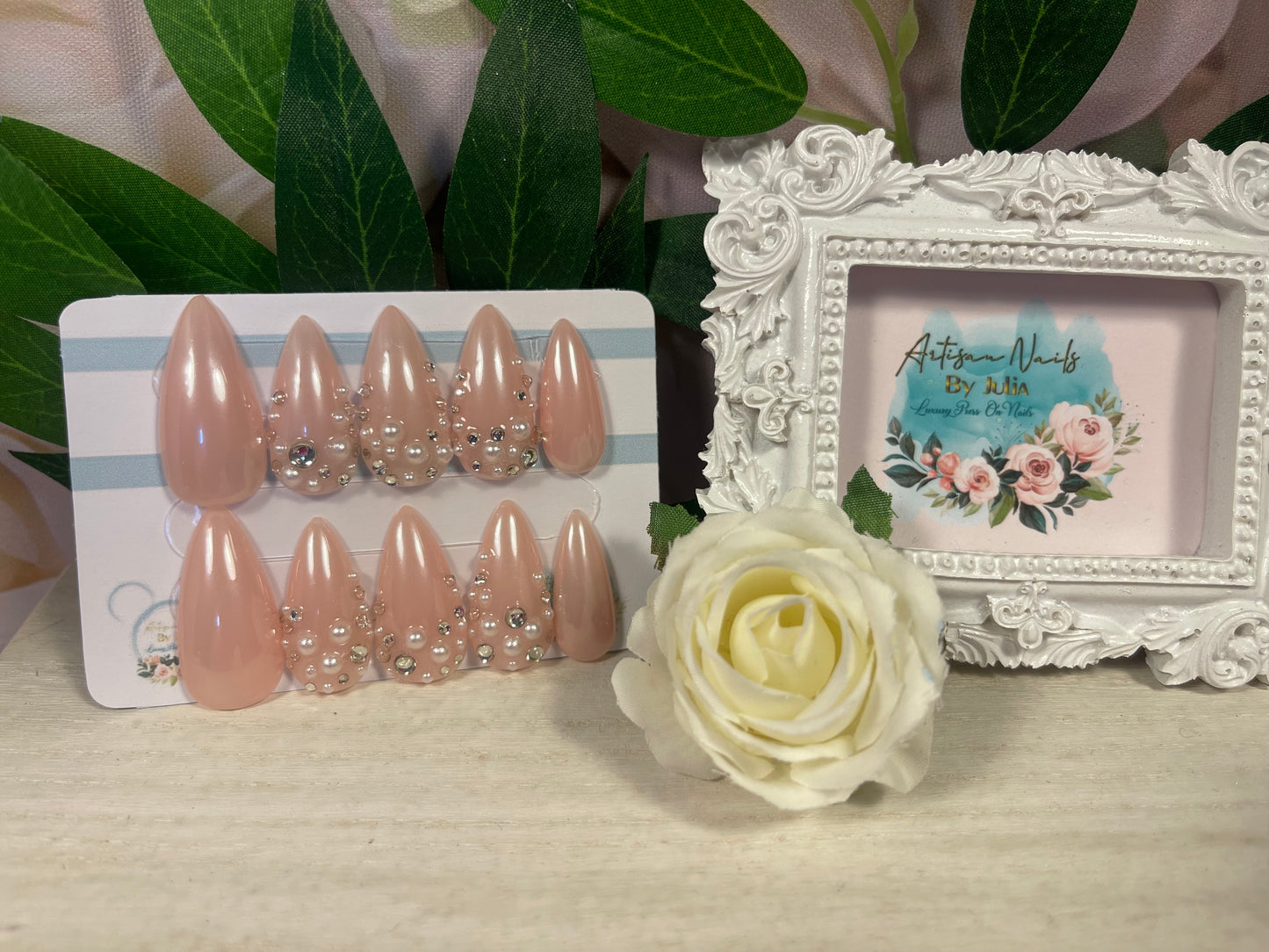 BEJEWELLED - Set of 10 Glazed Pearl & Diamond Nails