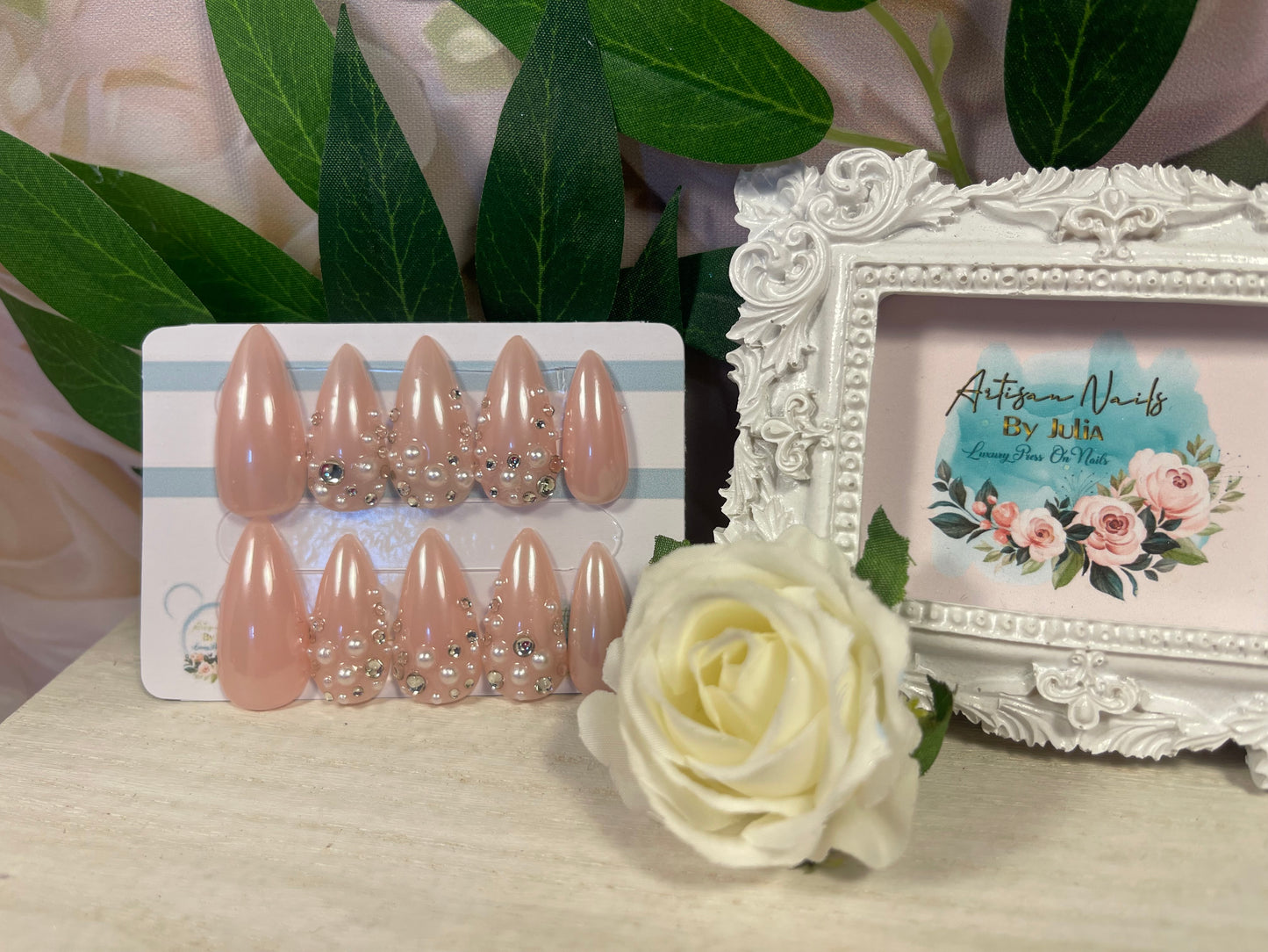 BEJEWELLED - Set of 10 Glazed Pearl & Diamond Nails