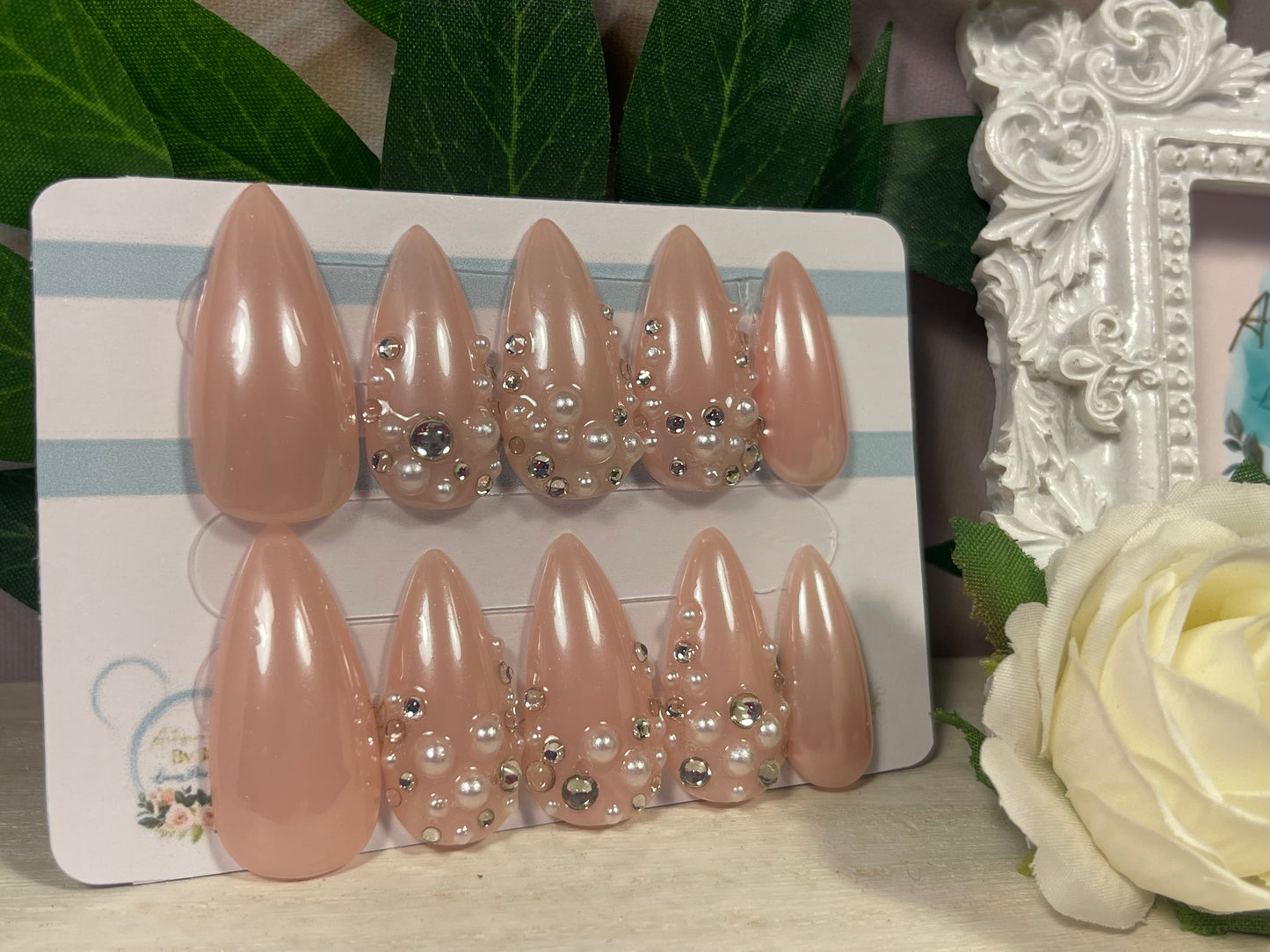 BEJEWELLED - Set of 10 Glazed Pearl & Diamond Nails