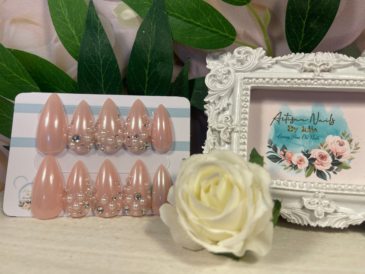 BEJEWELLED - Set of 10 Glazed Pearl & Diamond Nails