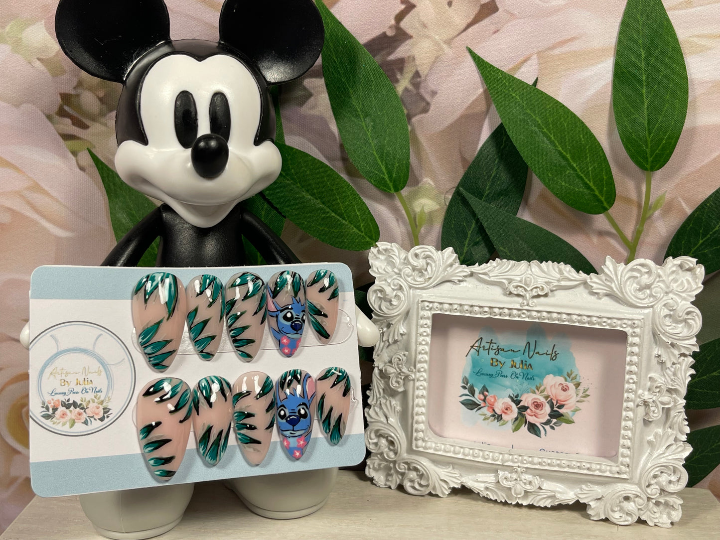 OHANA - Set of 10 Stitch and Palms inspired Nails