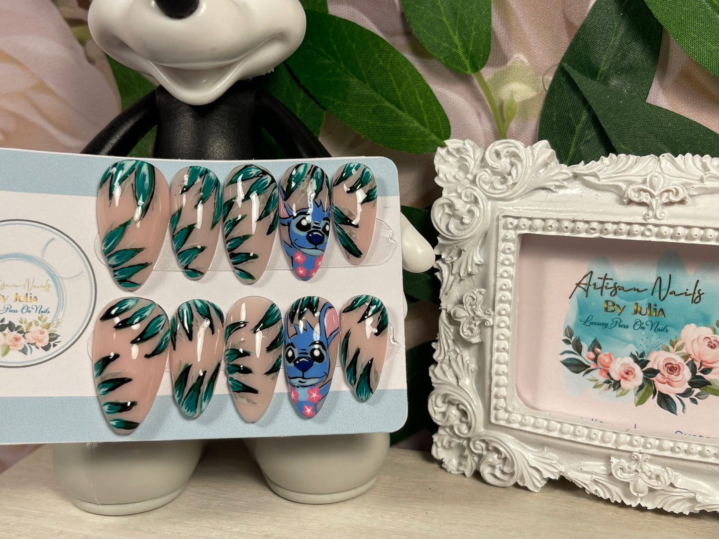 OHANA - Set of 10 Stitch and Palms inspired Nails