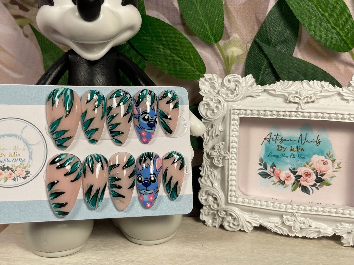 OHANA - Set of 10 Stitch and Palms inspired Nails