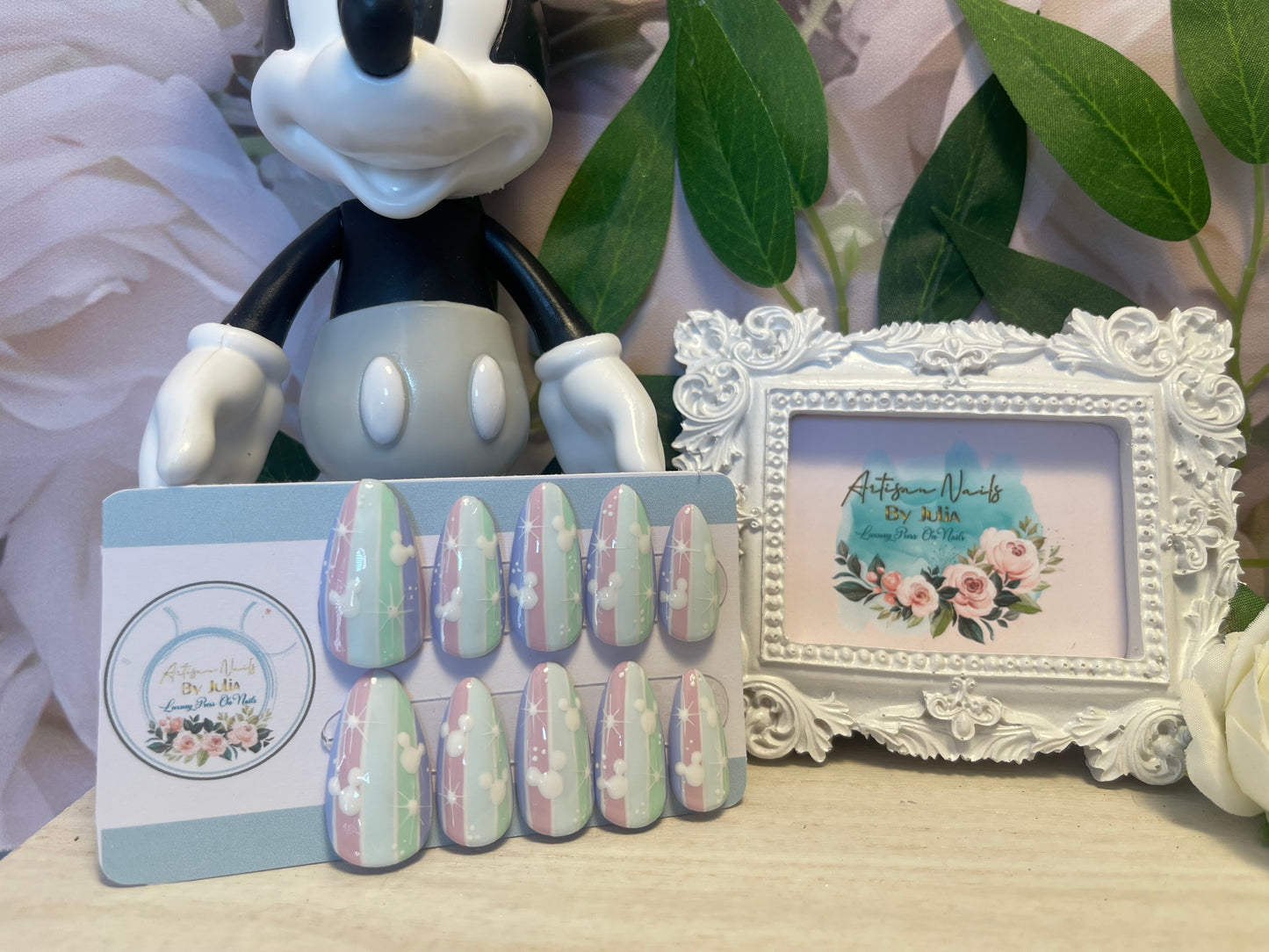 CANDY MAGIC - Set of 10 Candy stripe Mickey Nails