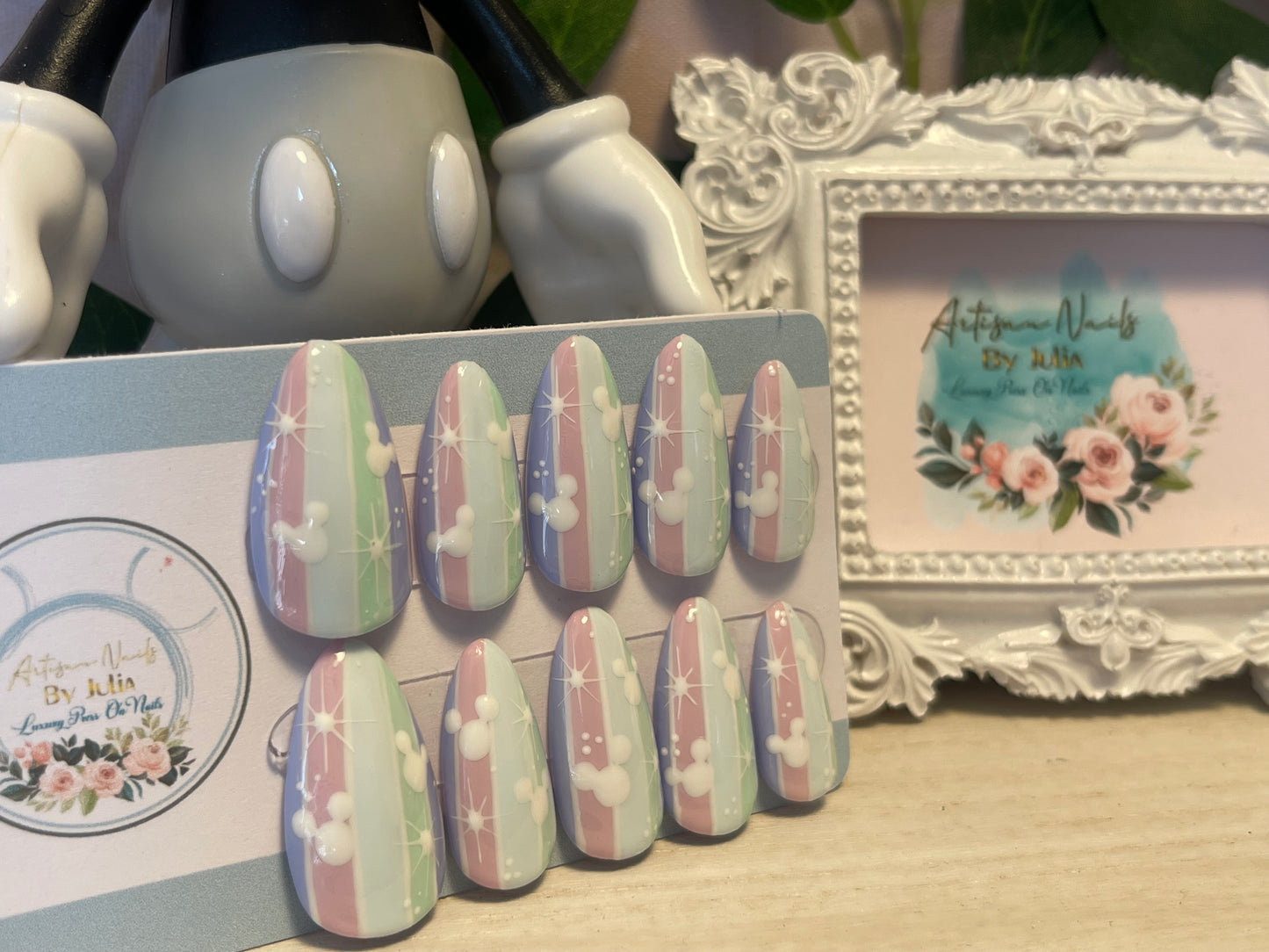 CANDY MAGIC - Set of 10 Candy stripe Mickey Nails