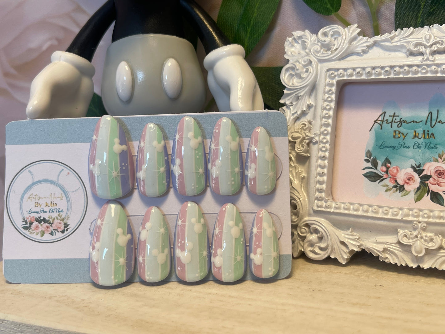 CANDY MAGIC - Set of 10 Candy stripe Mickey Nails