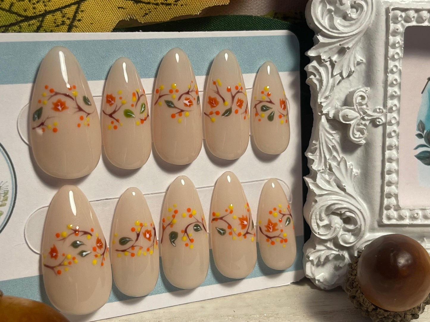 AUTUMN BREEZE - Set of 10 Delicate Leaf and Branch Nails