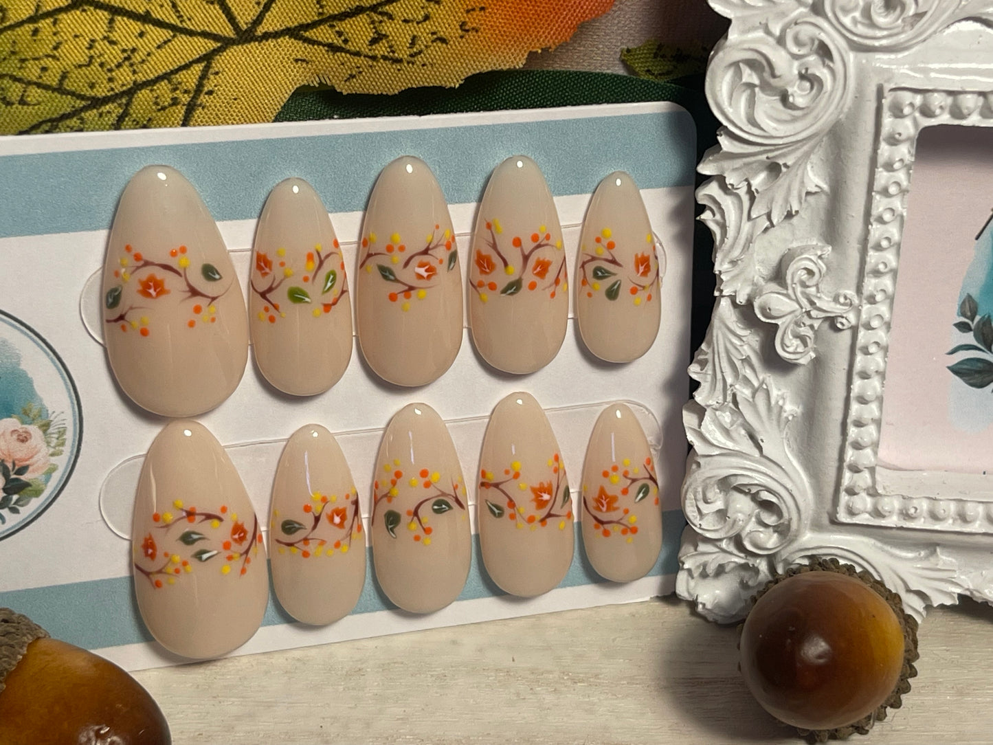 AUTUMN BREEZE - Set of 10 Delicate Leaf and Branch Nails
