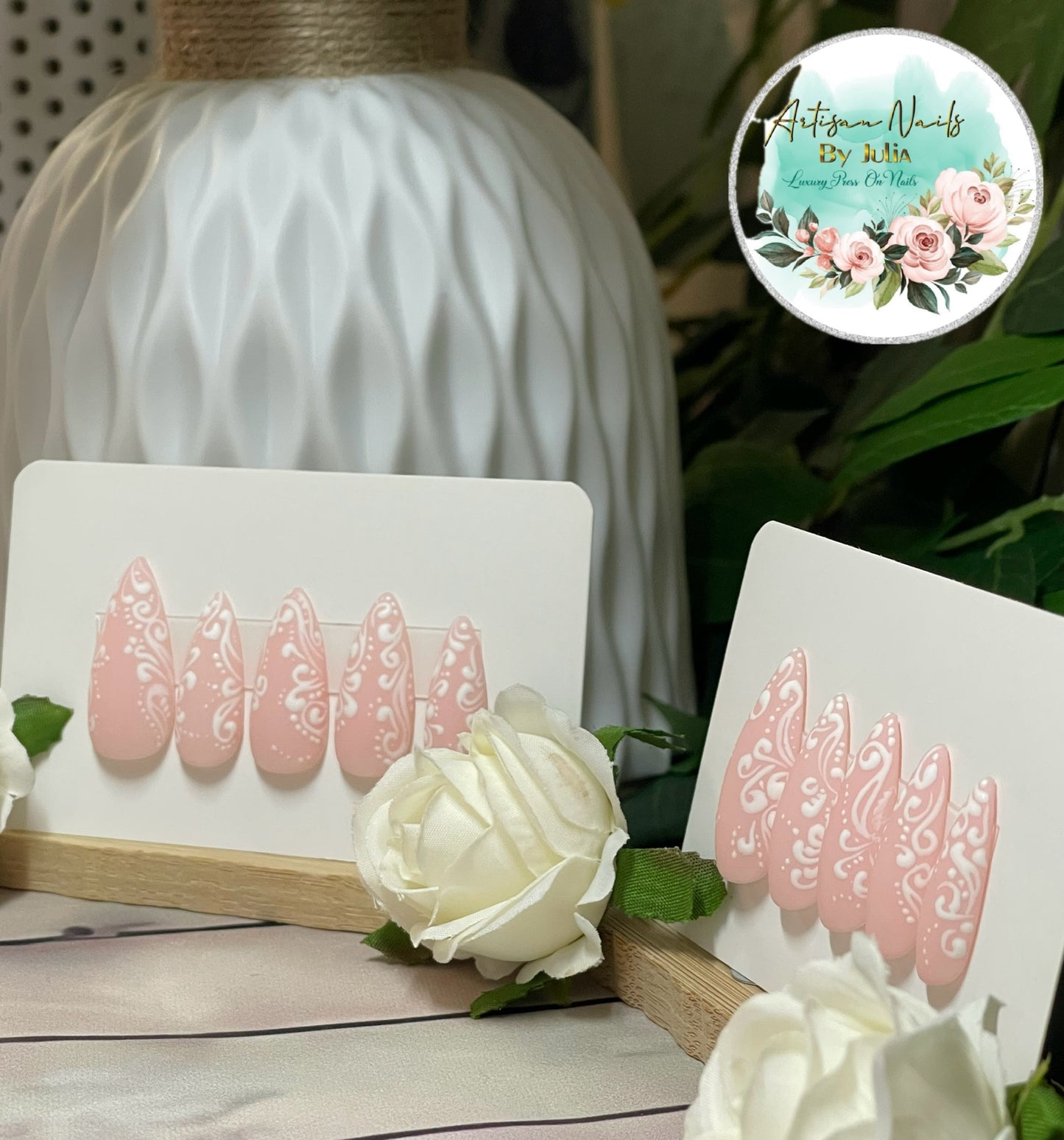 Ophelia - Gel Press on Nails - Lot de 10 ongles nude avec tourbillons blancs - Fabriqué sur commande