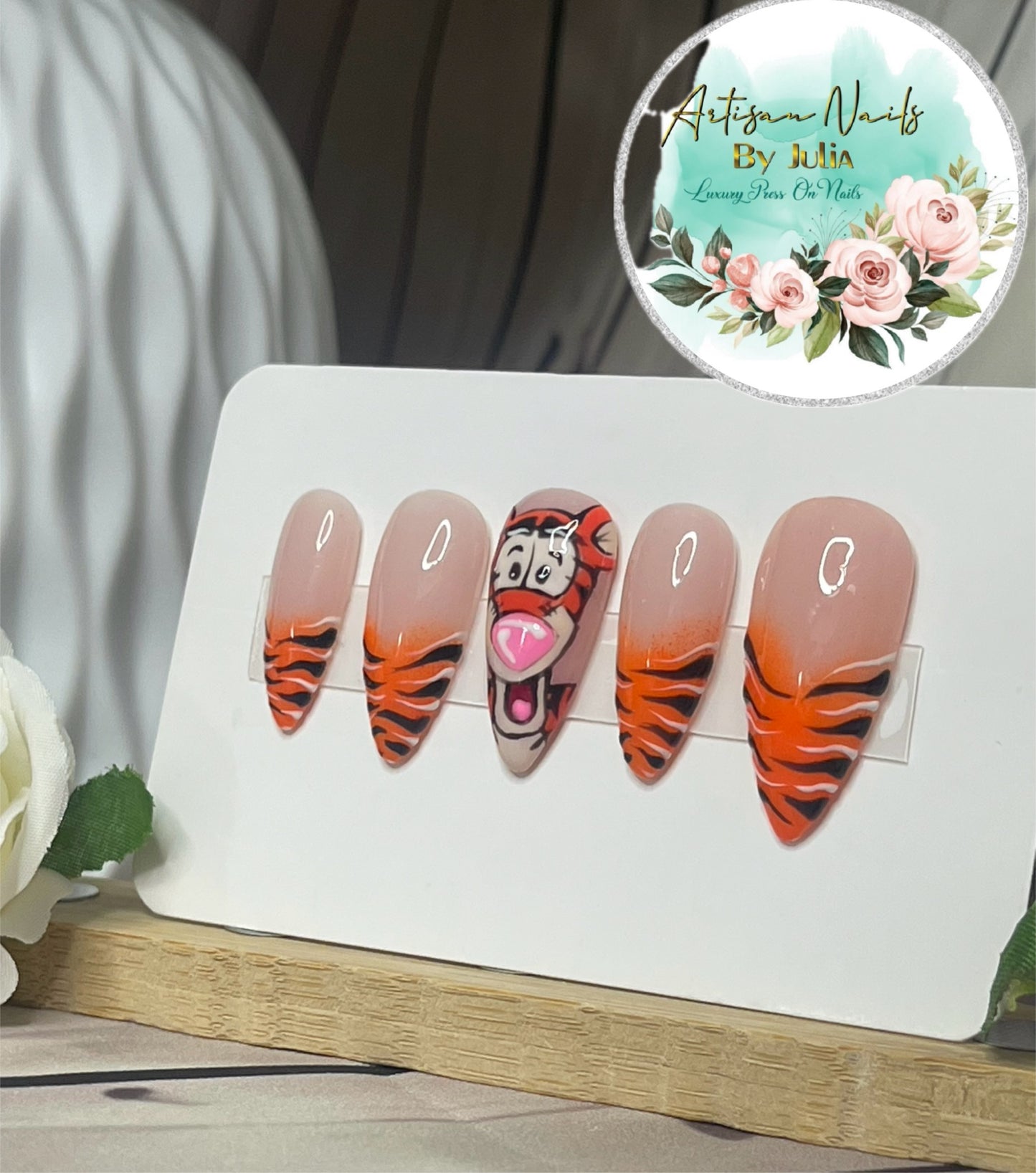 TIGGER TIGGER - Juego de 10 uñas inspiradas en Tigger