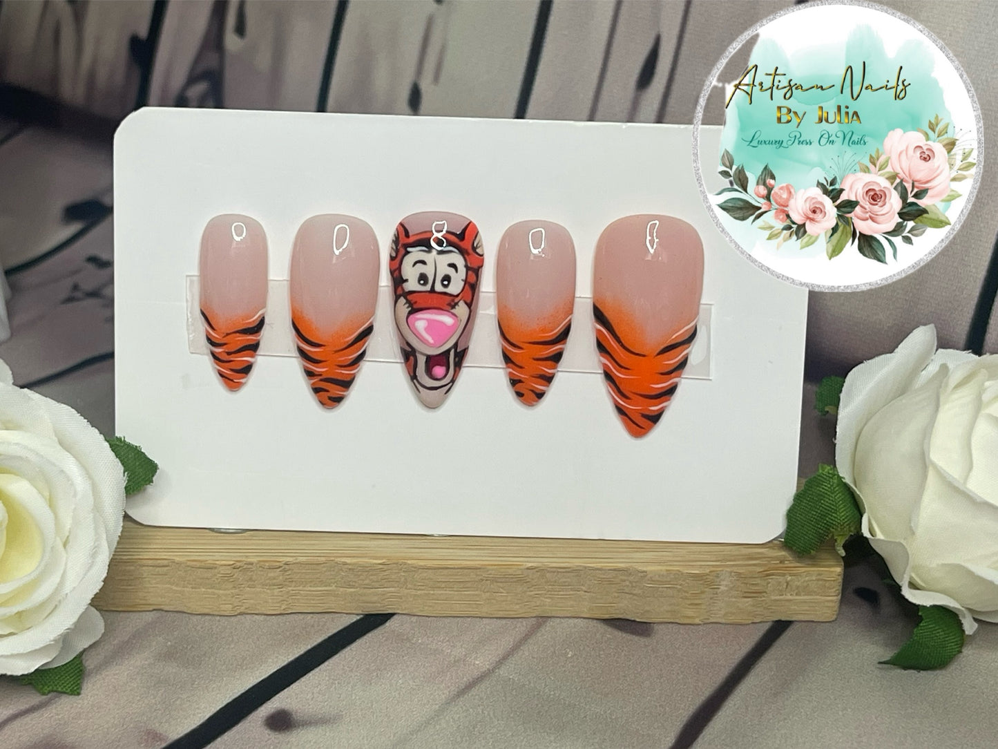 TIGGER TIGGER - Juego de 10 uñas inspiradas en Tigger