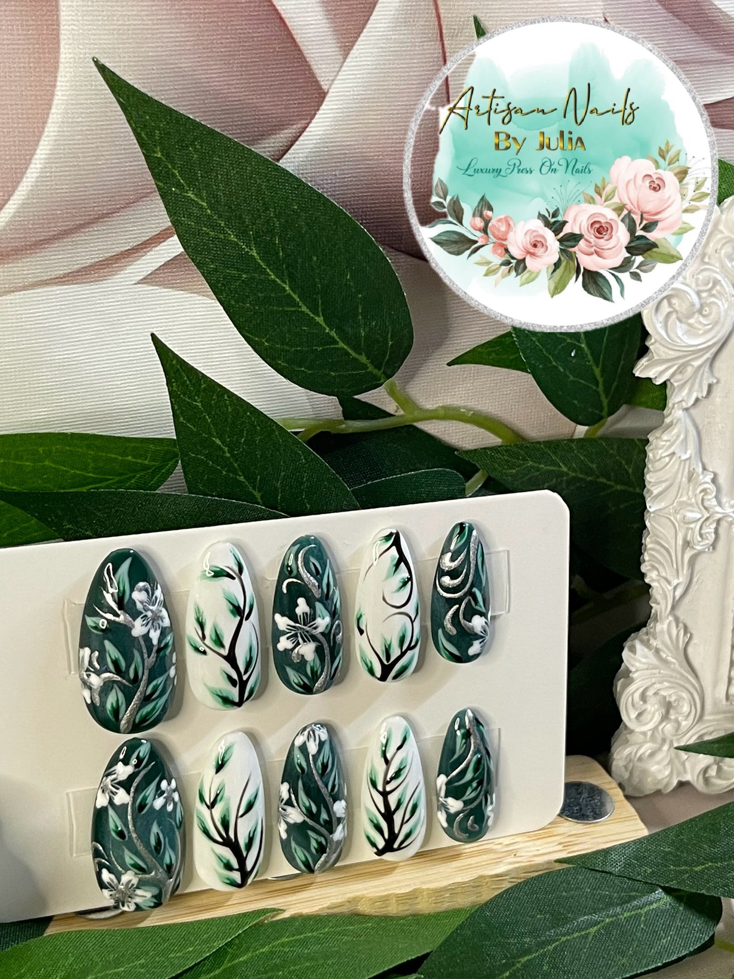 ETHEREAL COOL - Juego de 10 uñas pintadas con diseño de enredadera