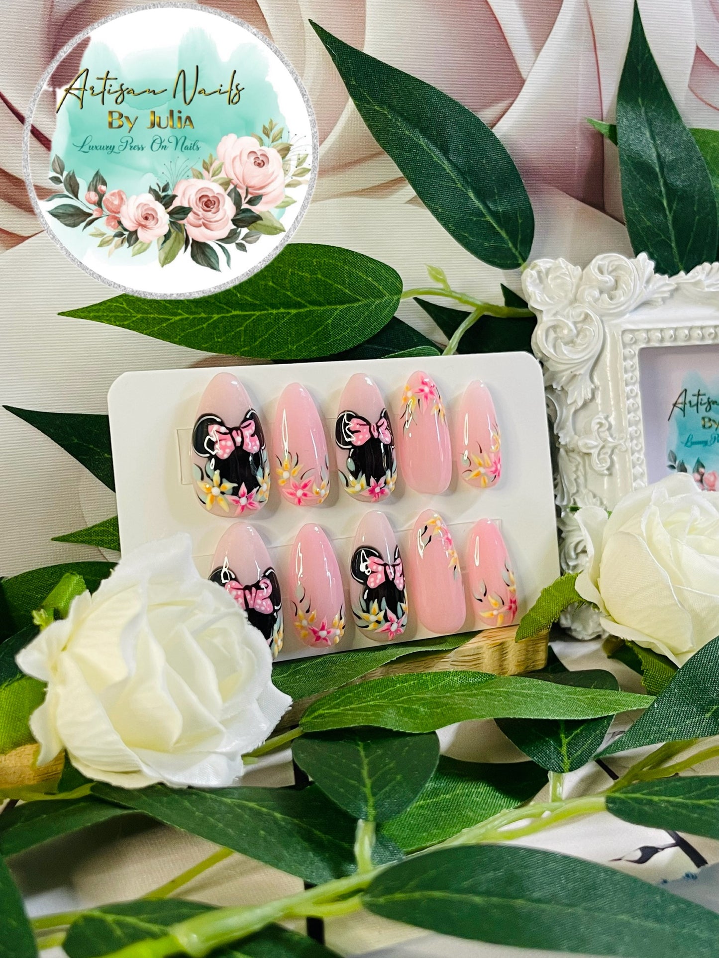 MINNIE ROSE - Uñas de gel prensadas - Juego de 10 uñas inspiradas en Minnie - Hechas a pedido