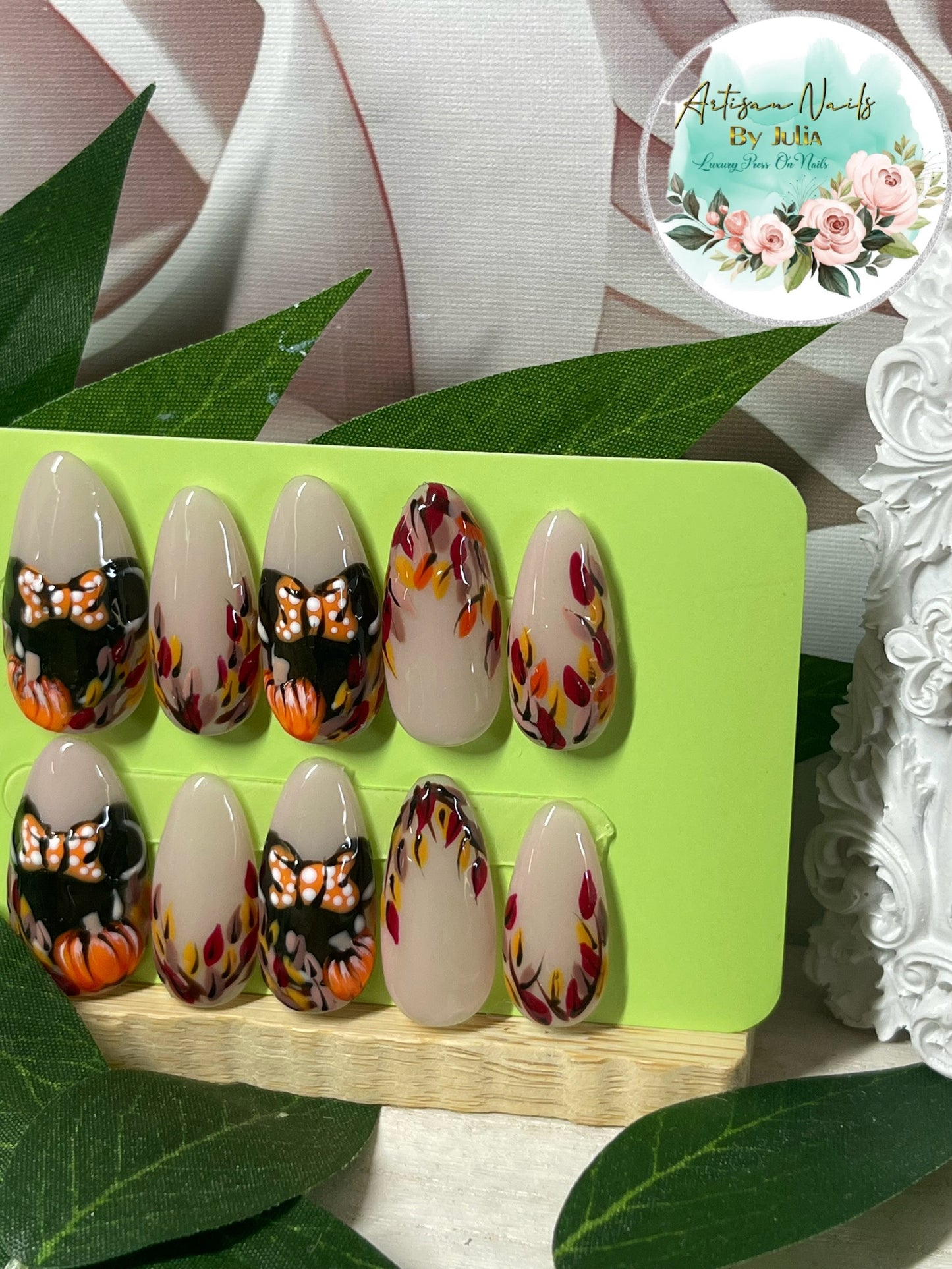 MINNIE D'AUTOMNE - Gel Press on Nails - Lot de 10 ongles inspirés de Minnie - Fabriqués sur commande