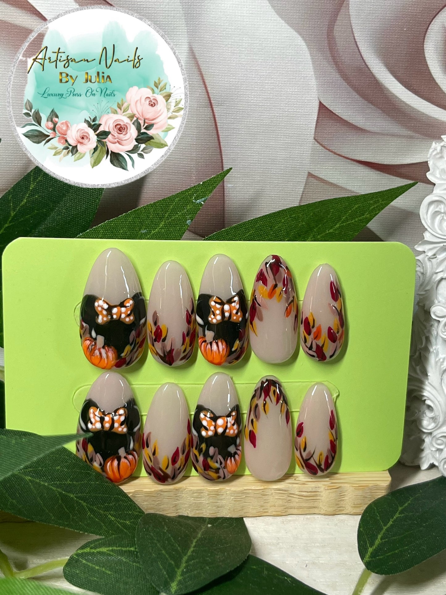 MINNIE D'AUTOMNE - Gel Press on Nails - Lot de 10 ongles inspirés de Minnie - Fabriqués sur commande