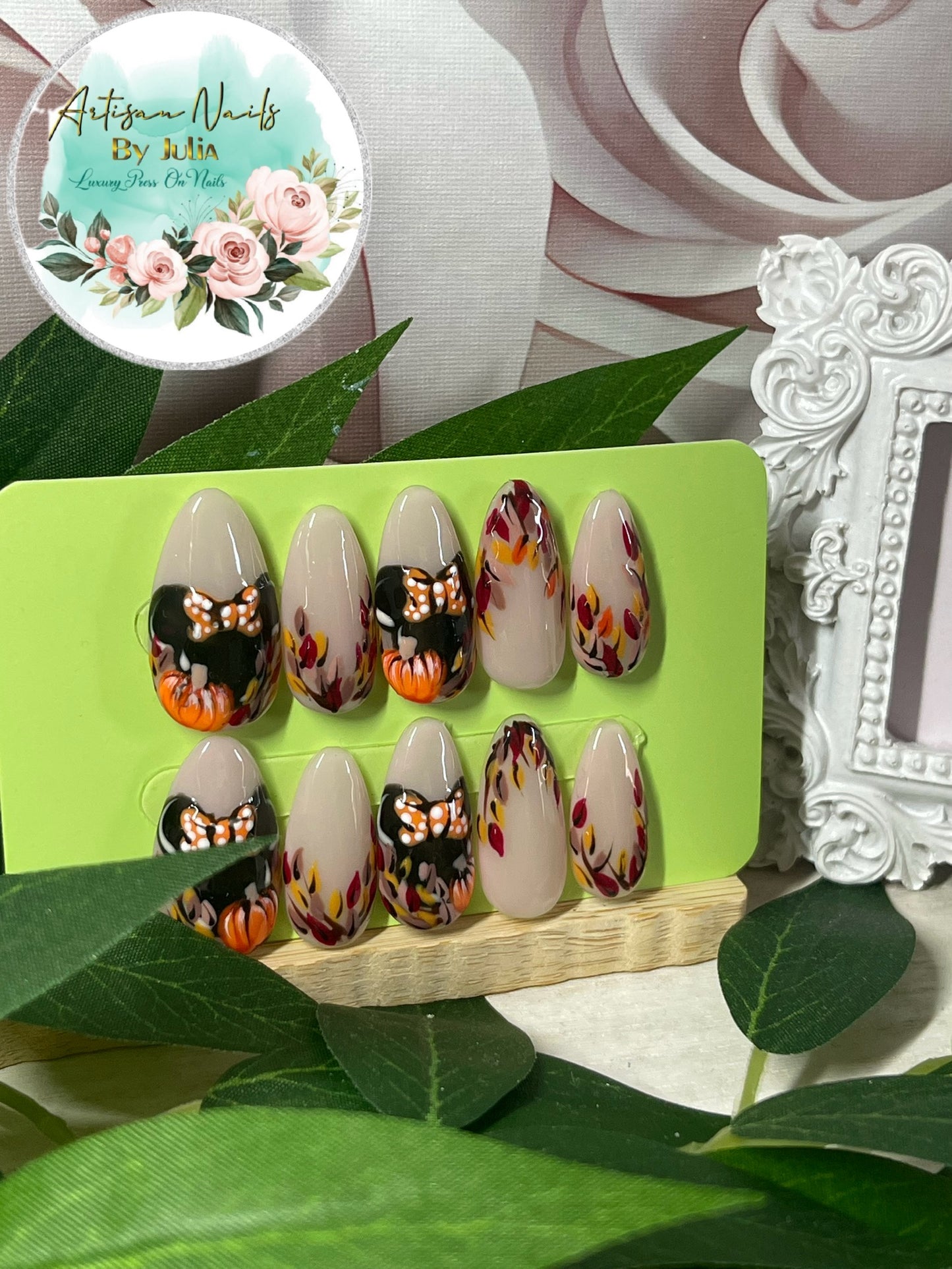 MINNIE D'AUTOMNE - Gel Press on Nails - Lot de 10 ongles inspirés de Minnie - Fabriqués sur commande