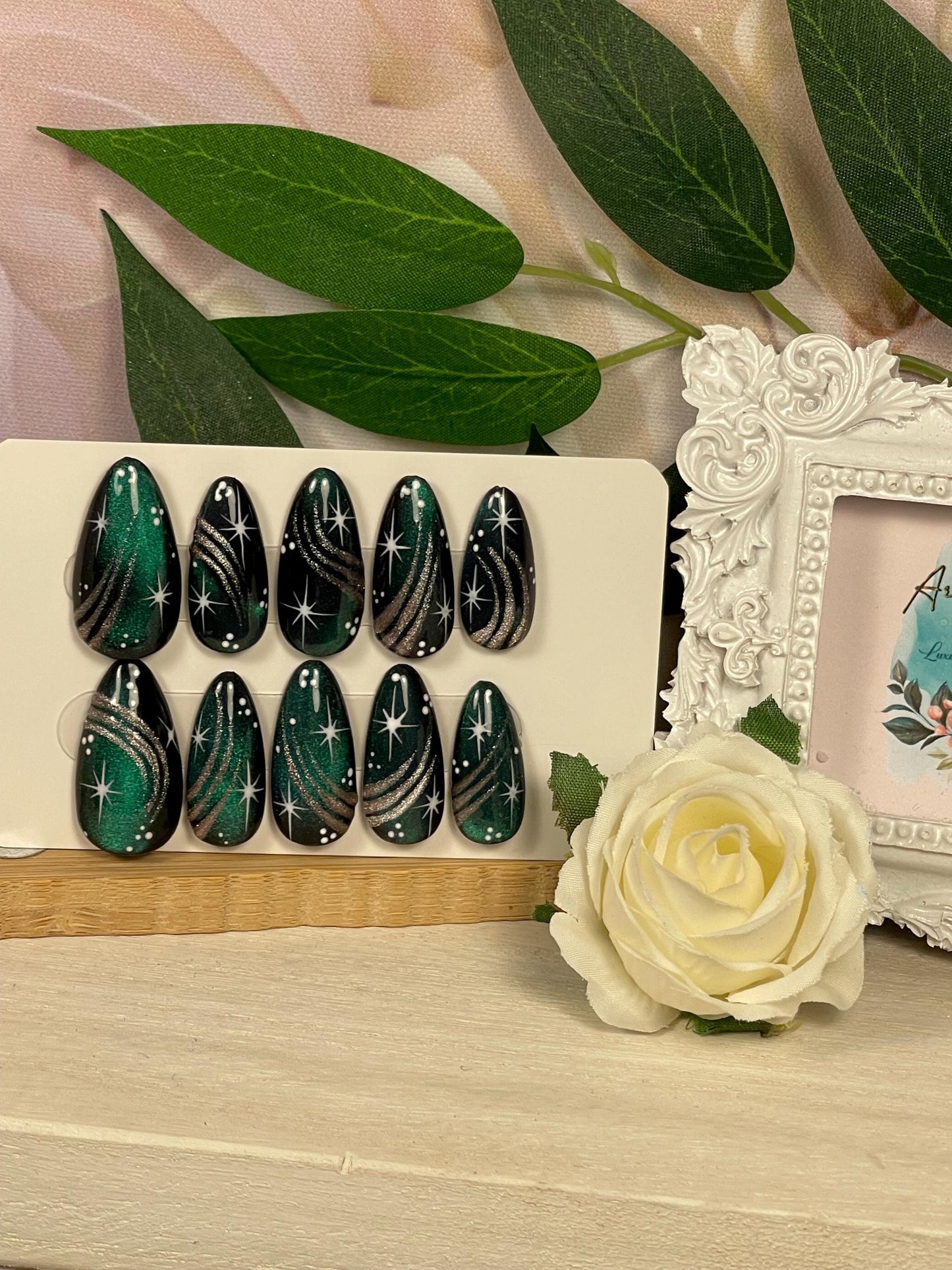 WICKED - Set of 10 Green Cats Eye Abstract Nails