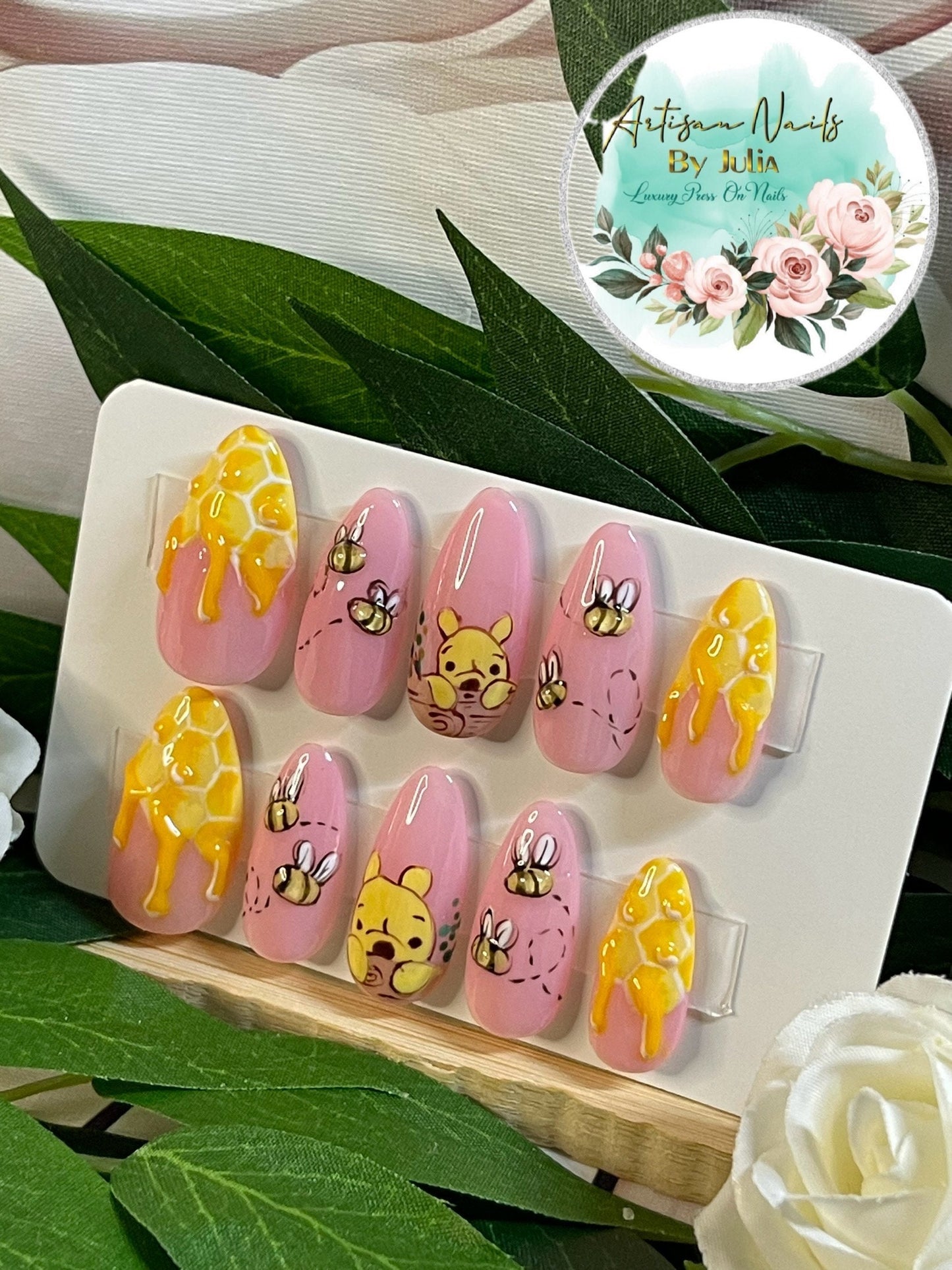 EL FAVORITO DE POOH - Set de 10 uñas 3D de Winnie The Pooh y Honeycomb