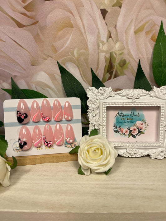 MINNIE MAGIC  - Set of 10 Minnie themed Nails