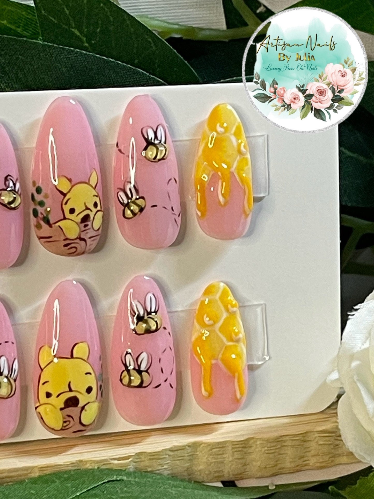EL FAVORITO DE POOH - Set de 10 uñas 3D de Winnie The Pooh y Honeycomb